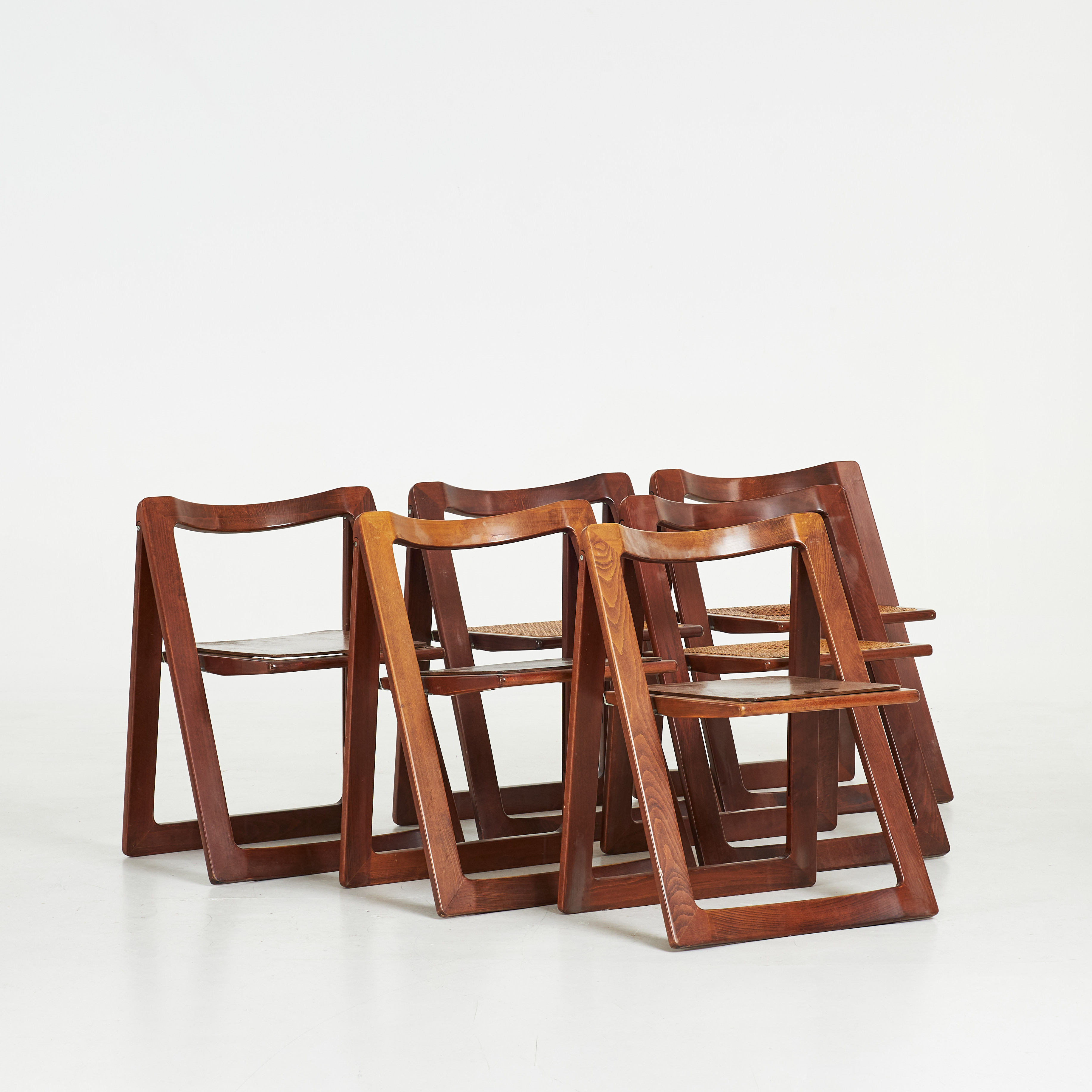 JACOBER & D´ANIELLO. fällstolar, 3+3 st, Bazzani, Italien, sitsar i trä samt rotting.