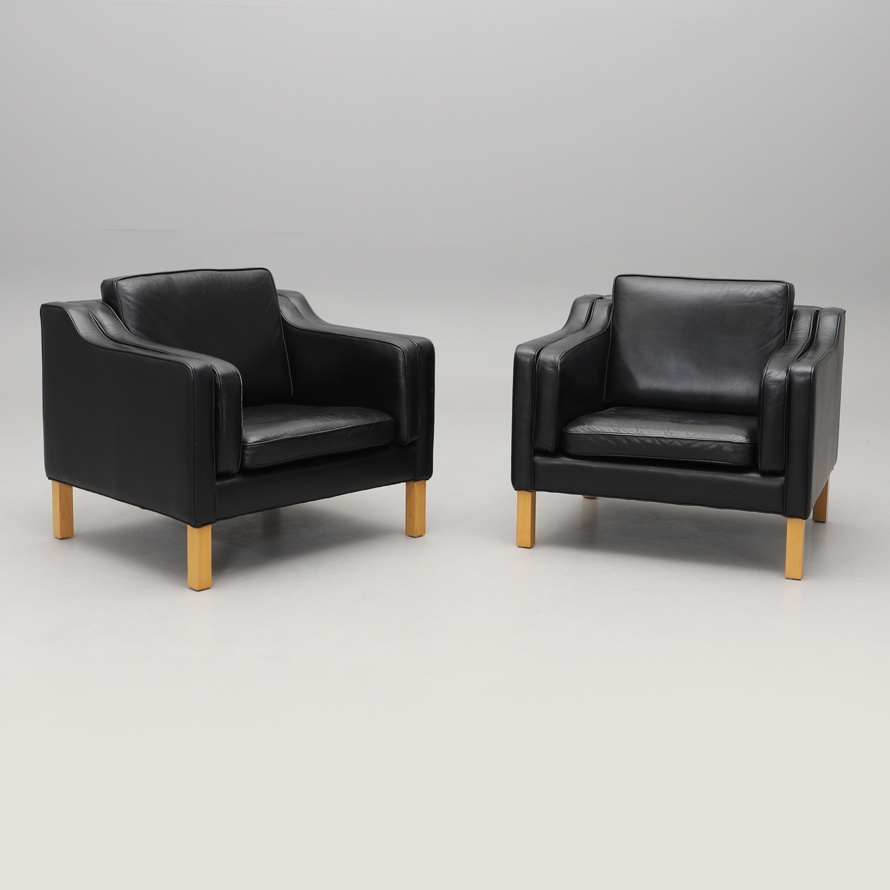 FÅTÖLJER, ett par, 2000-tal.