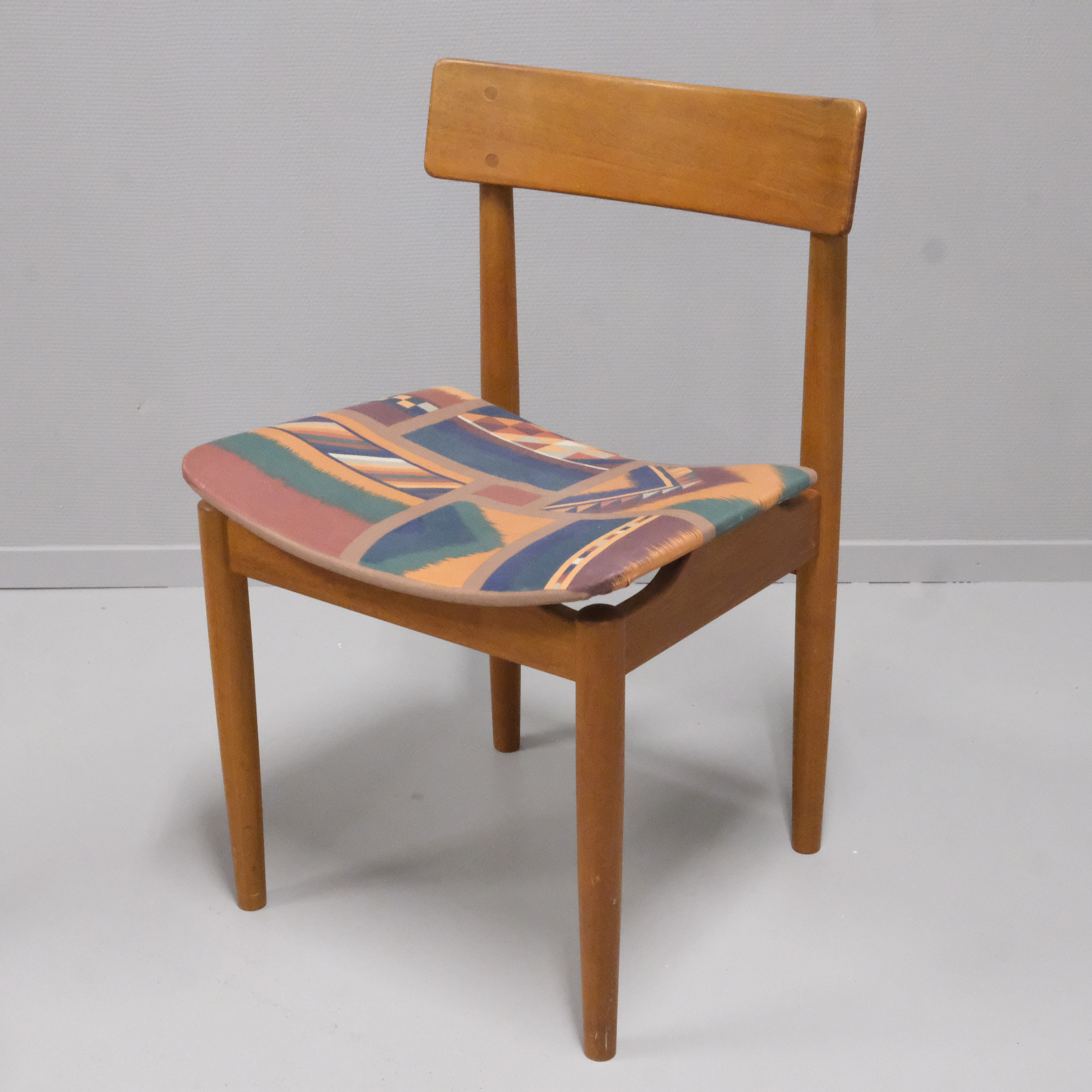 NILS JONSSON. STOL, TEAK, TROEDS, BRA BOHAG.