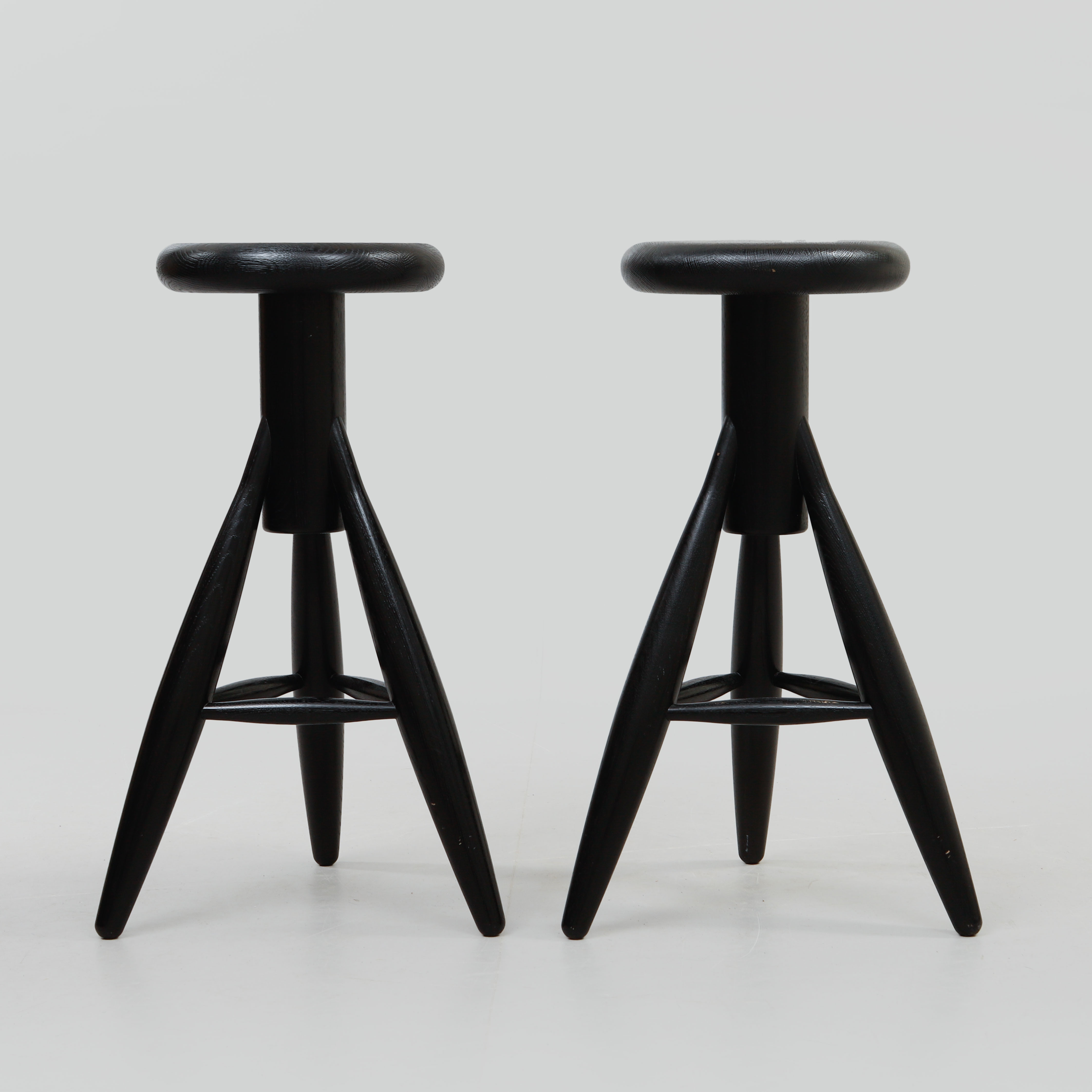 BARPALLAR, 2 st, design Eero Aarnio. Made in Lithuania 2013 och 2014.