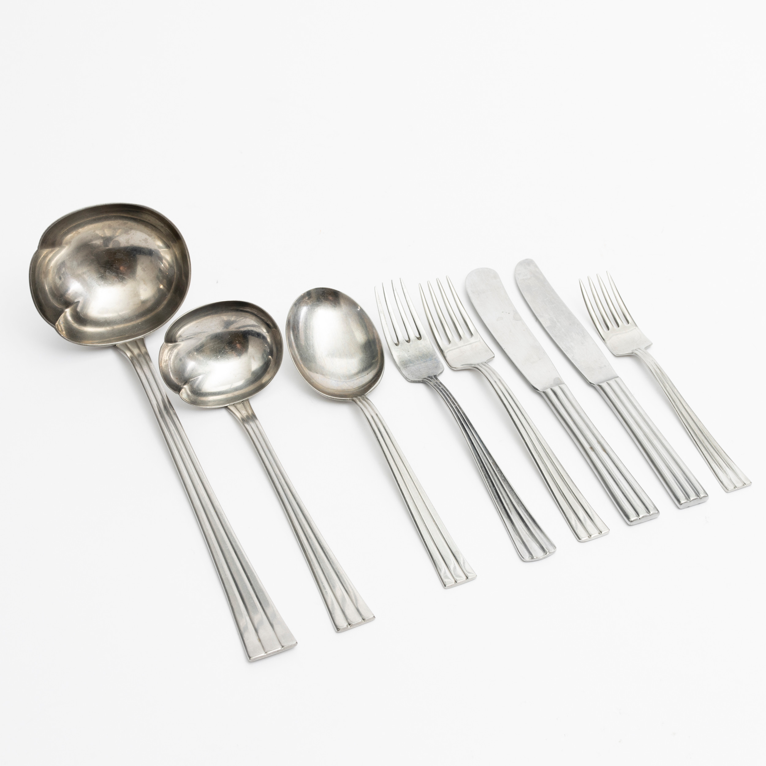 FOLKE ARSTRÖM. Bestickservis, 32 delar, mestadels "Thebe", rostfritt stål, formgiven 1944 för Gense.