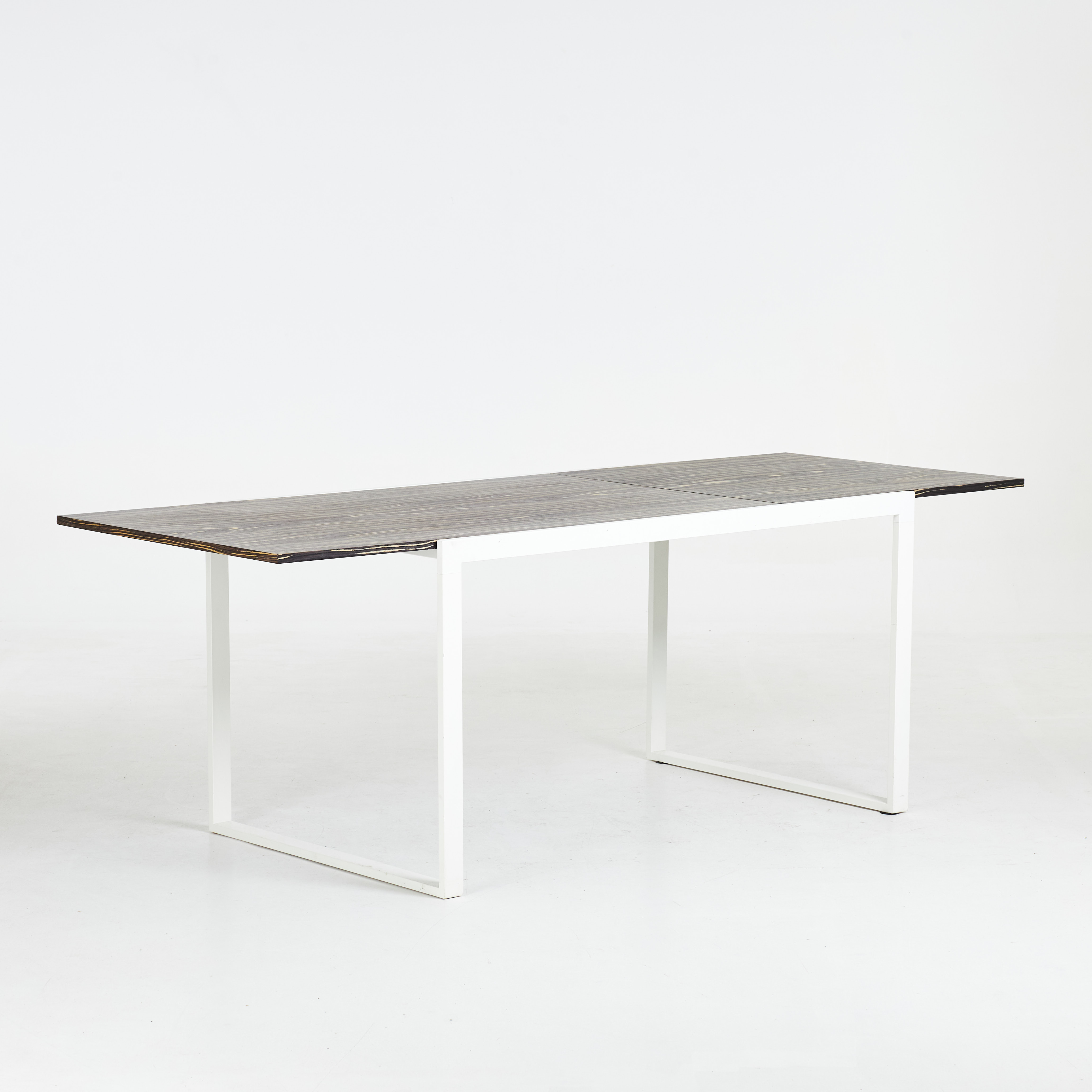 MATBORD. "Wow plus", Horm, Italien, utfällbart, skiva i trä, ben i bemålat stål.