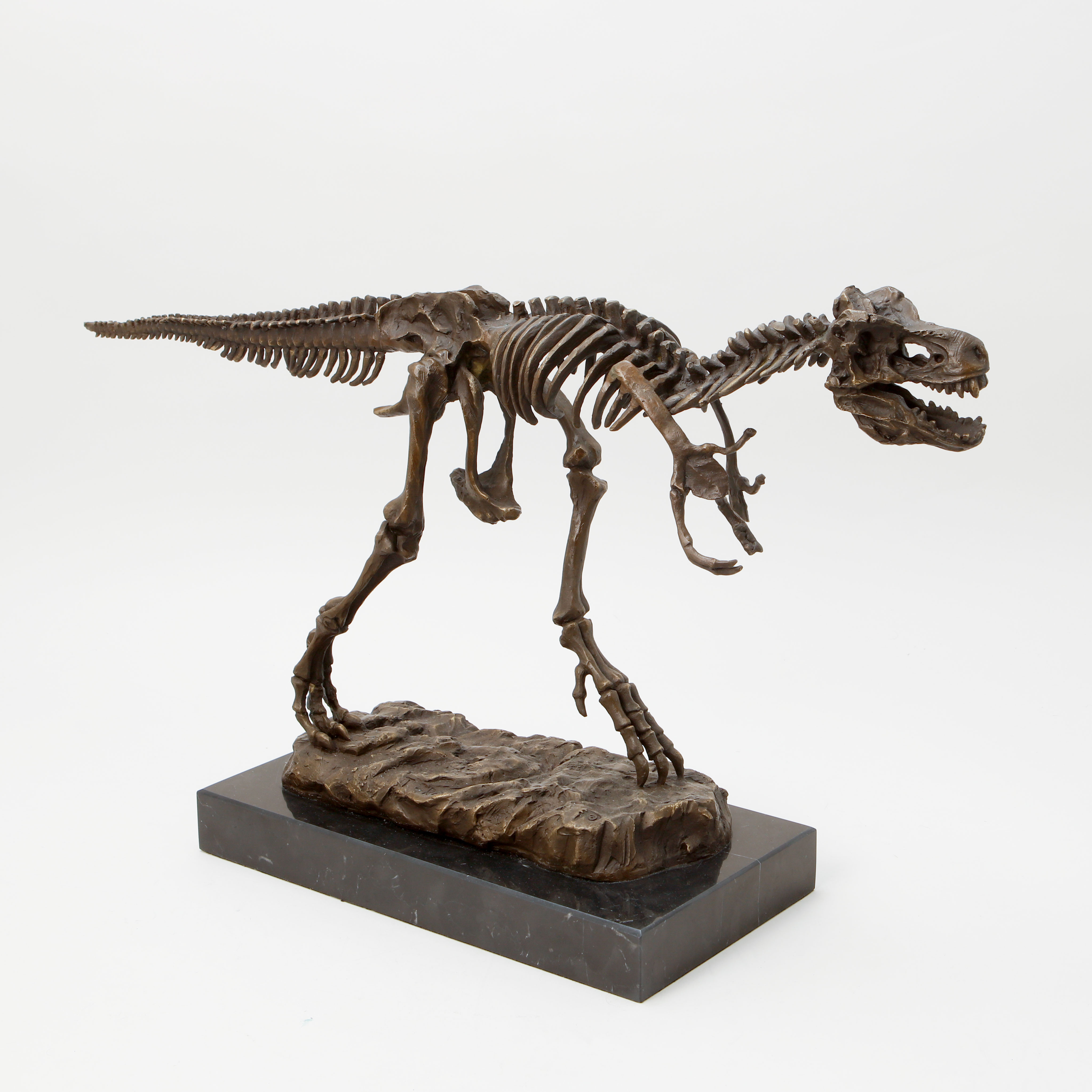 OKÄND KONSTNÄR. Skulptur, brons monterad på marmorsockel., "T Rex".