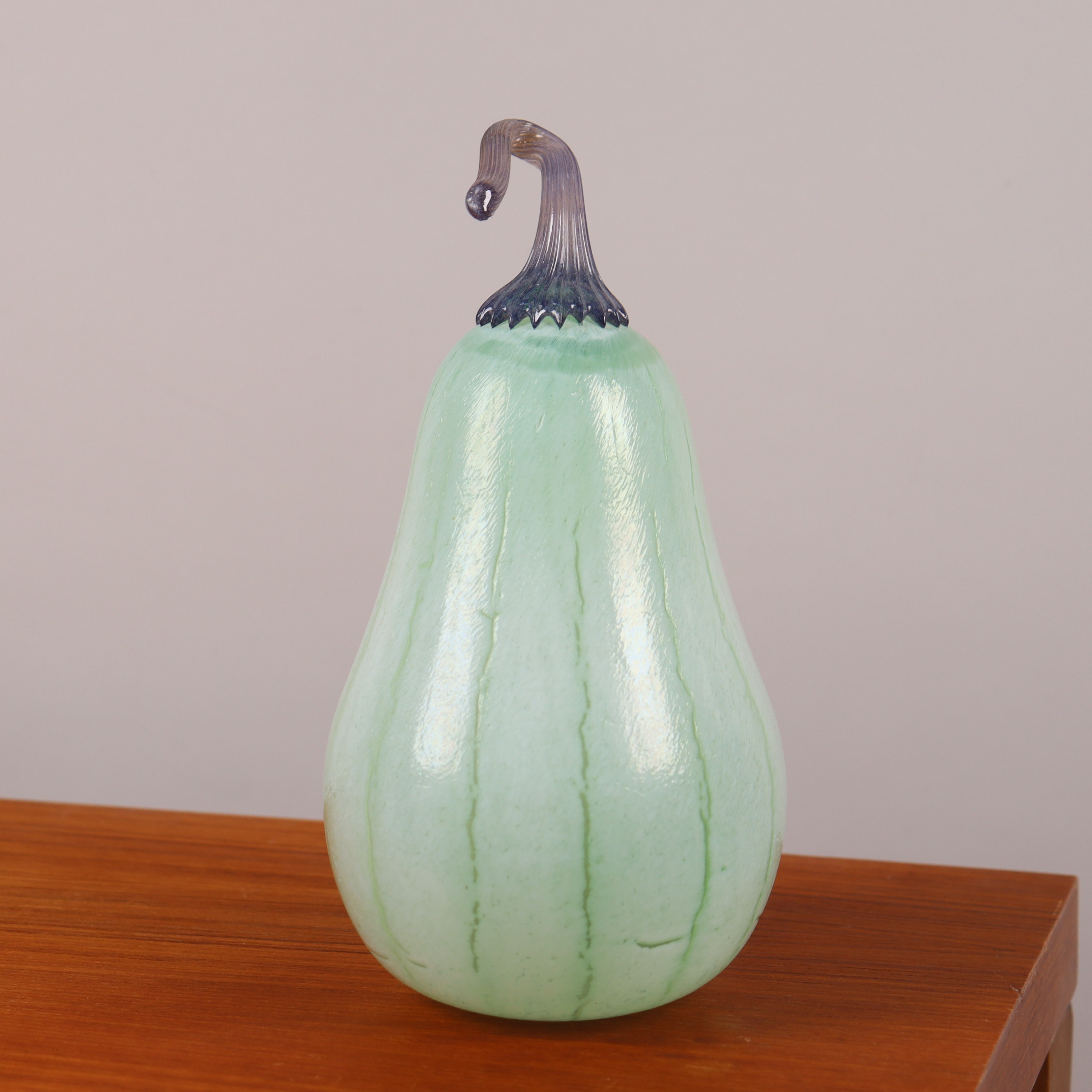 GUNNEL SAHLIN. Kosta Boda, pumpa ur serien "Winter garden".