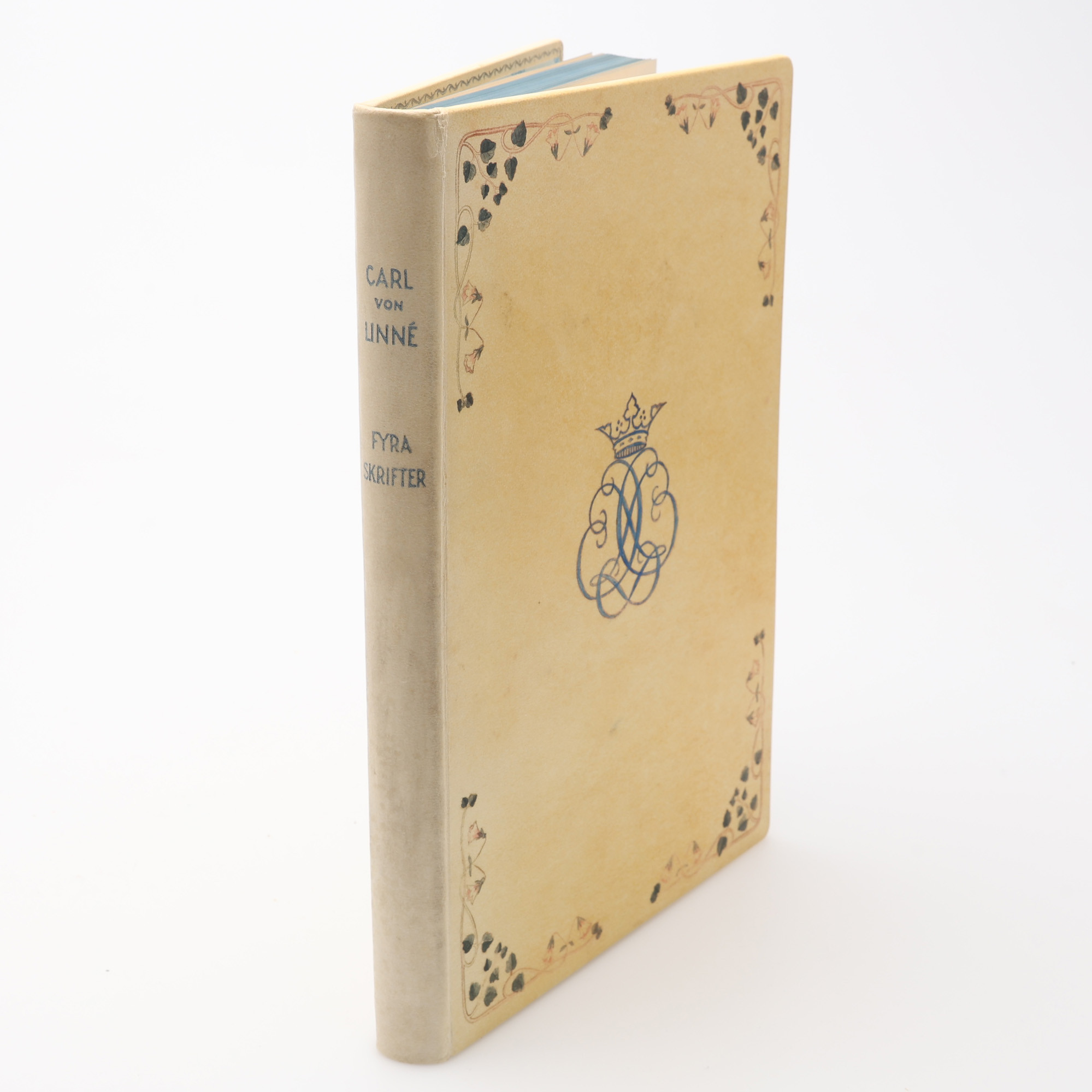 BIBLIOFILI. CARL VON LINNÉS FYRA SKRIFTER ILLUSTRERADE MED 10 HANDSIGNERADE HELSIDES TRÄSNITT AV HARALD SALLBERG.