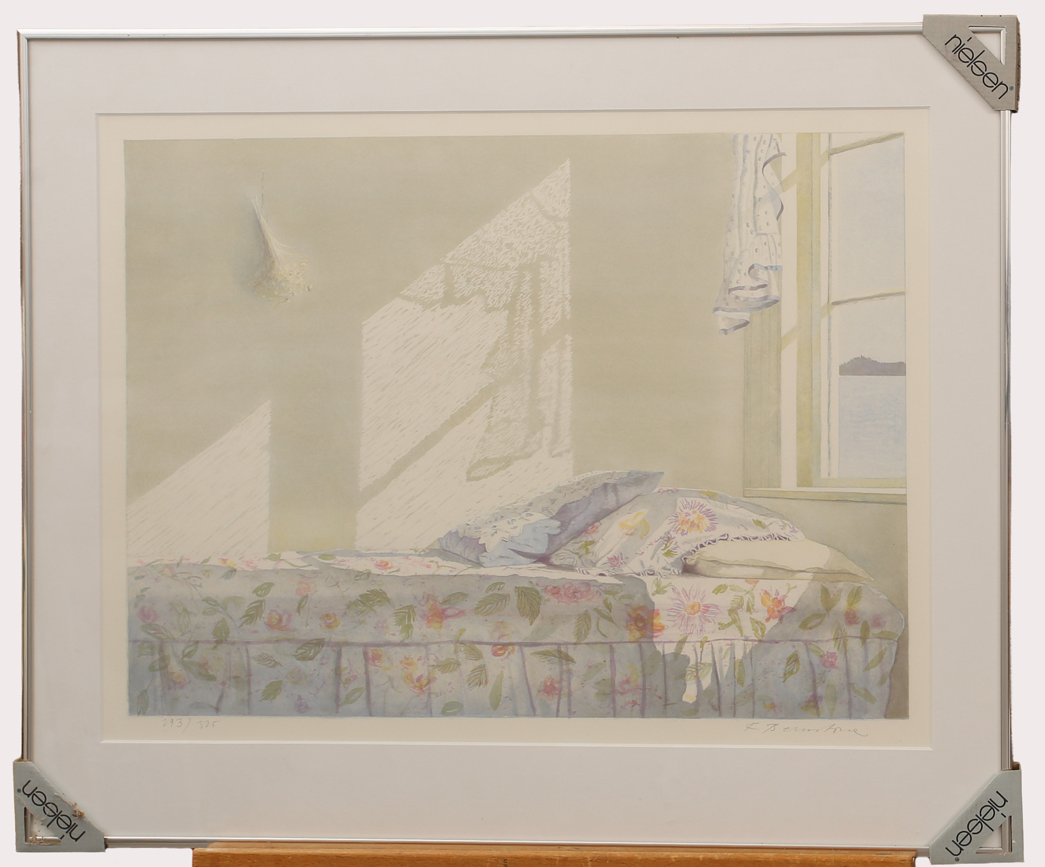 KAJ BERNSTONE. Färglitografi, nybäddad säng, numrerad 293/325, signerad.