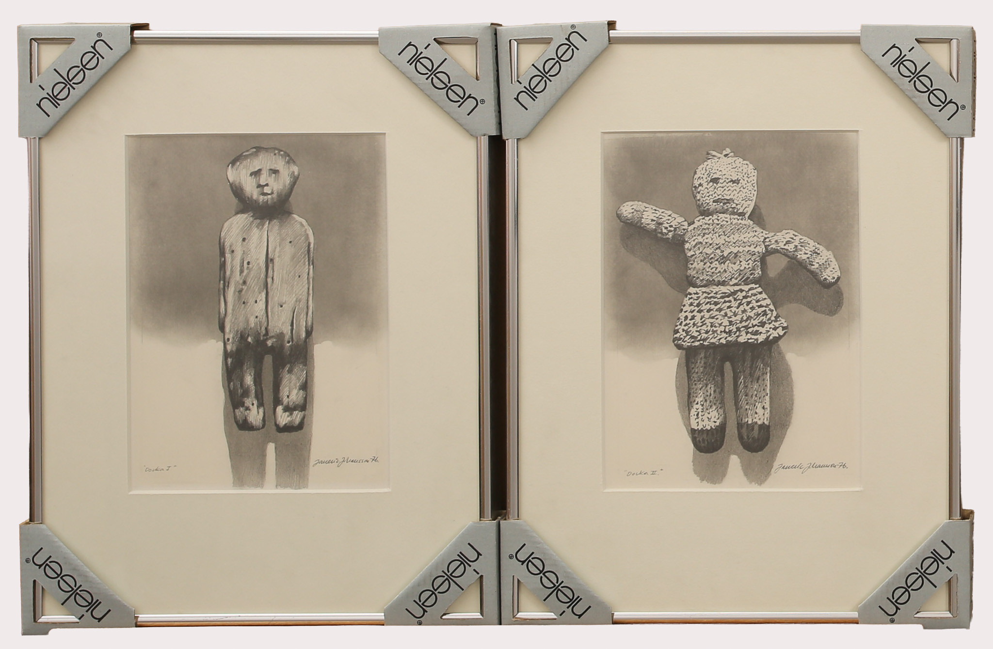 JANERIC JOHANSSON. Pennteckningar, "Docka I,II", signerade, daterade 1976, 2 stycken.