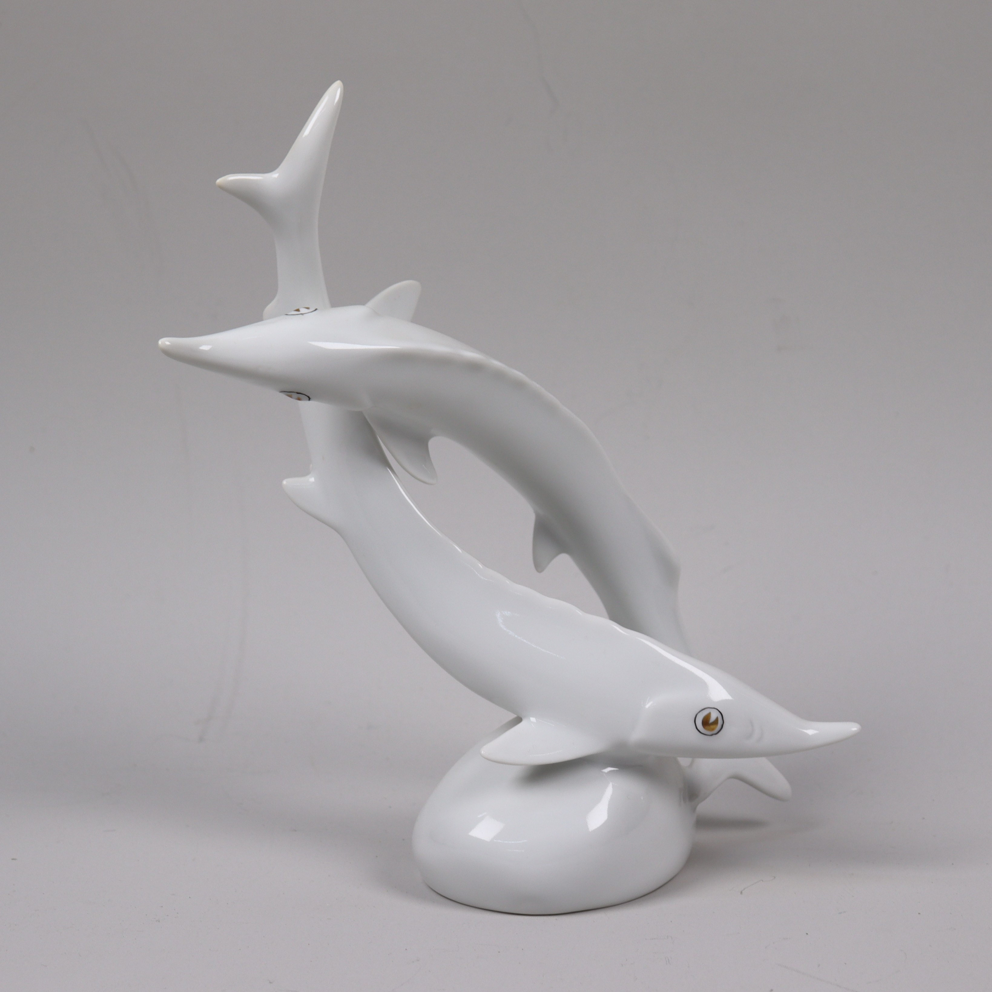 FIGURIN, Hollohaza, Ungern, lekande störar, porslin.