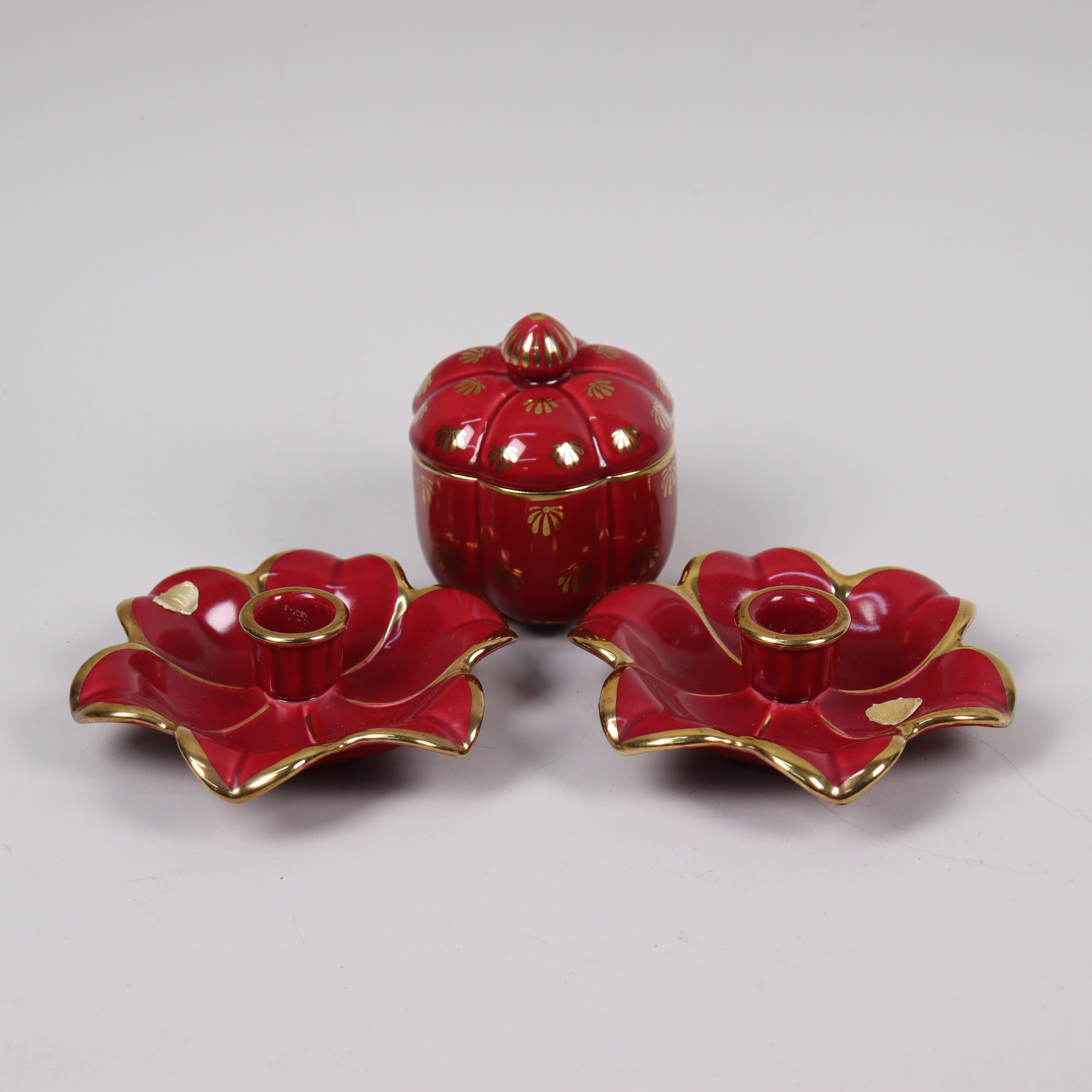 ARTHUR PERCY. "Rubin", Gefle, sockerskål och ljusstakar, 3 delar.