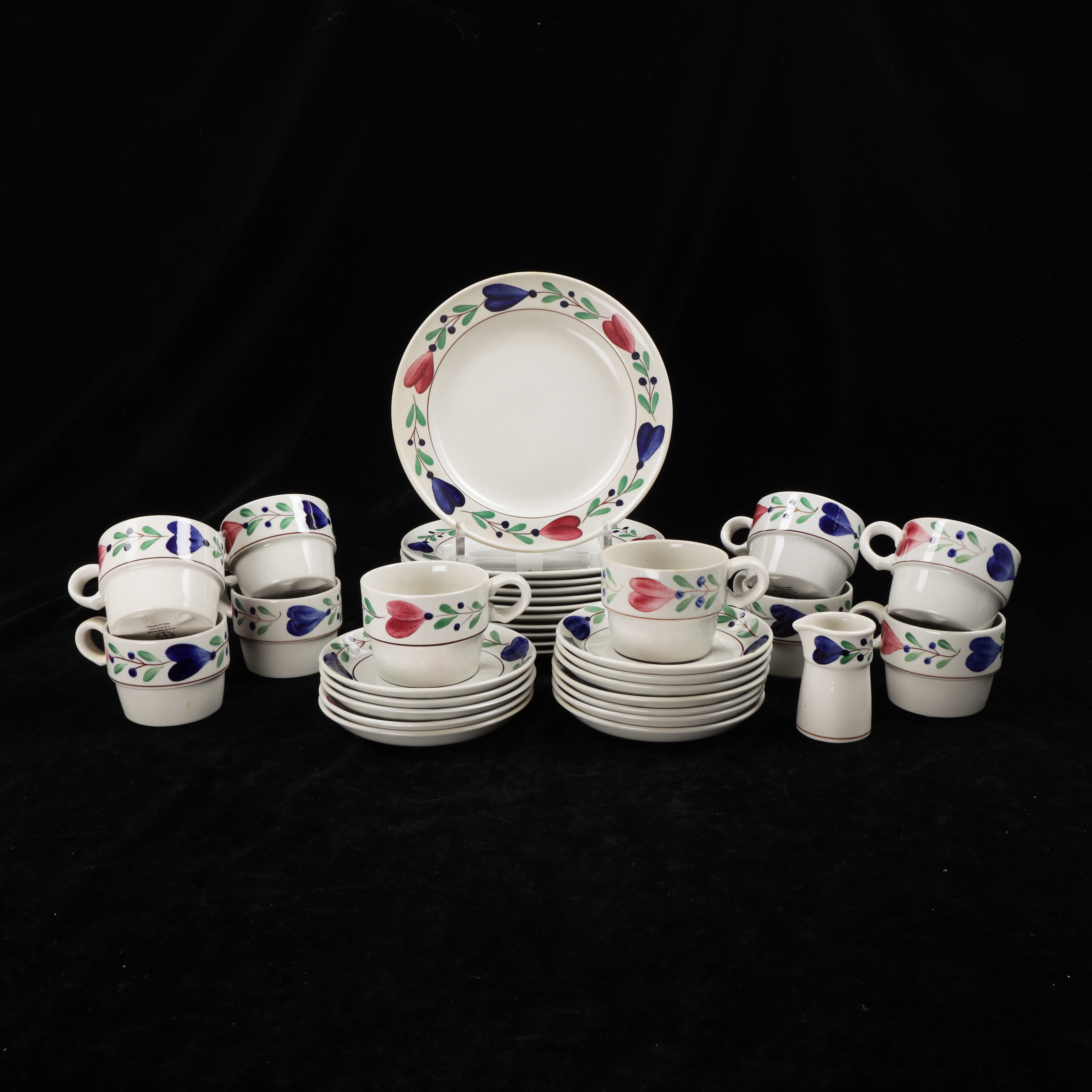 STIG LINDBERG. Kaffeservis, 34 delar, "Allmoge", Gustavsberg.