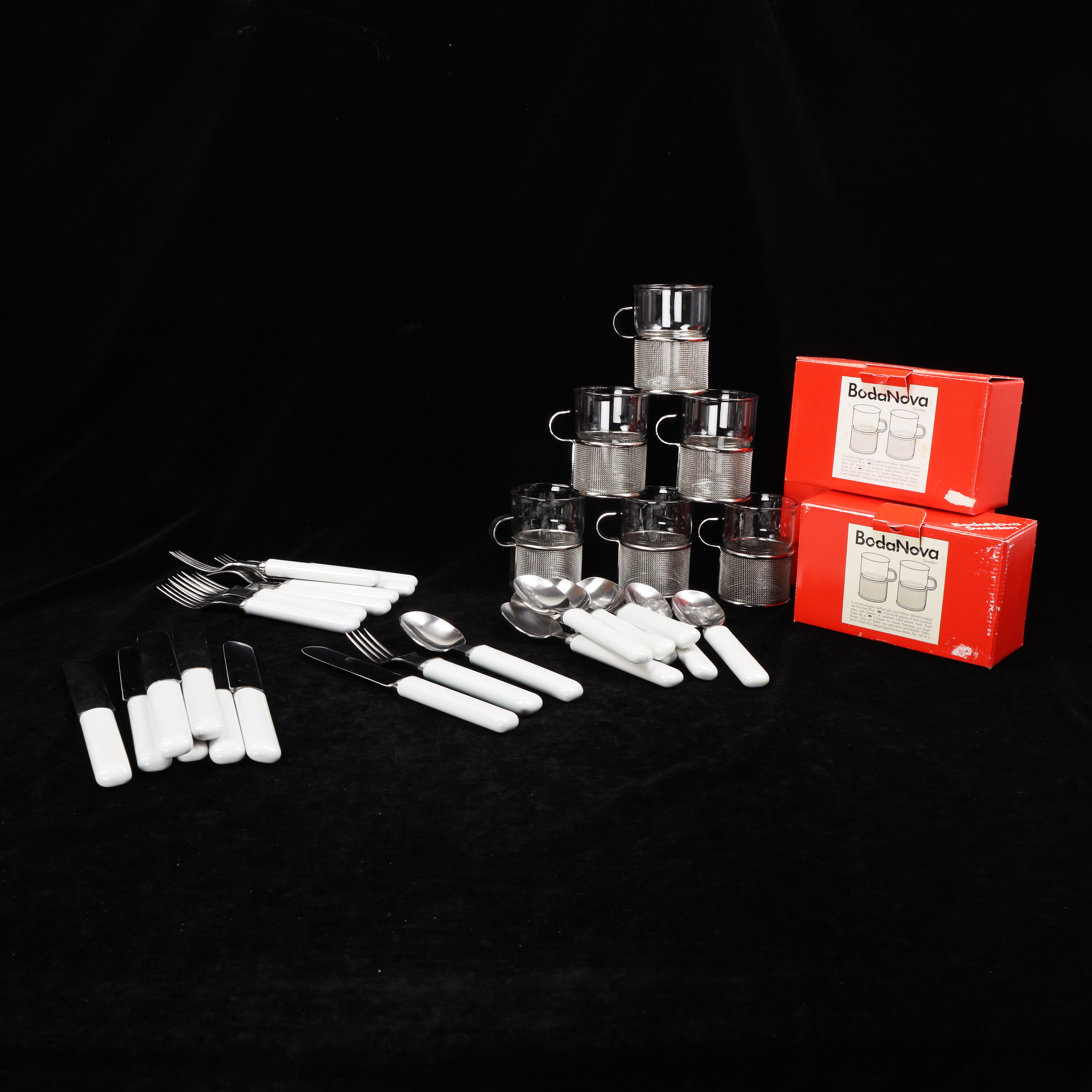 SIGNE PERSSON-MELIN. Servisdelar, 30 st, bestick och varmdrycksglas, Boda Nova.