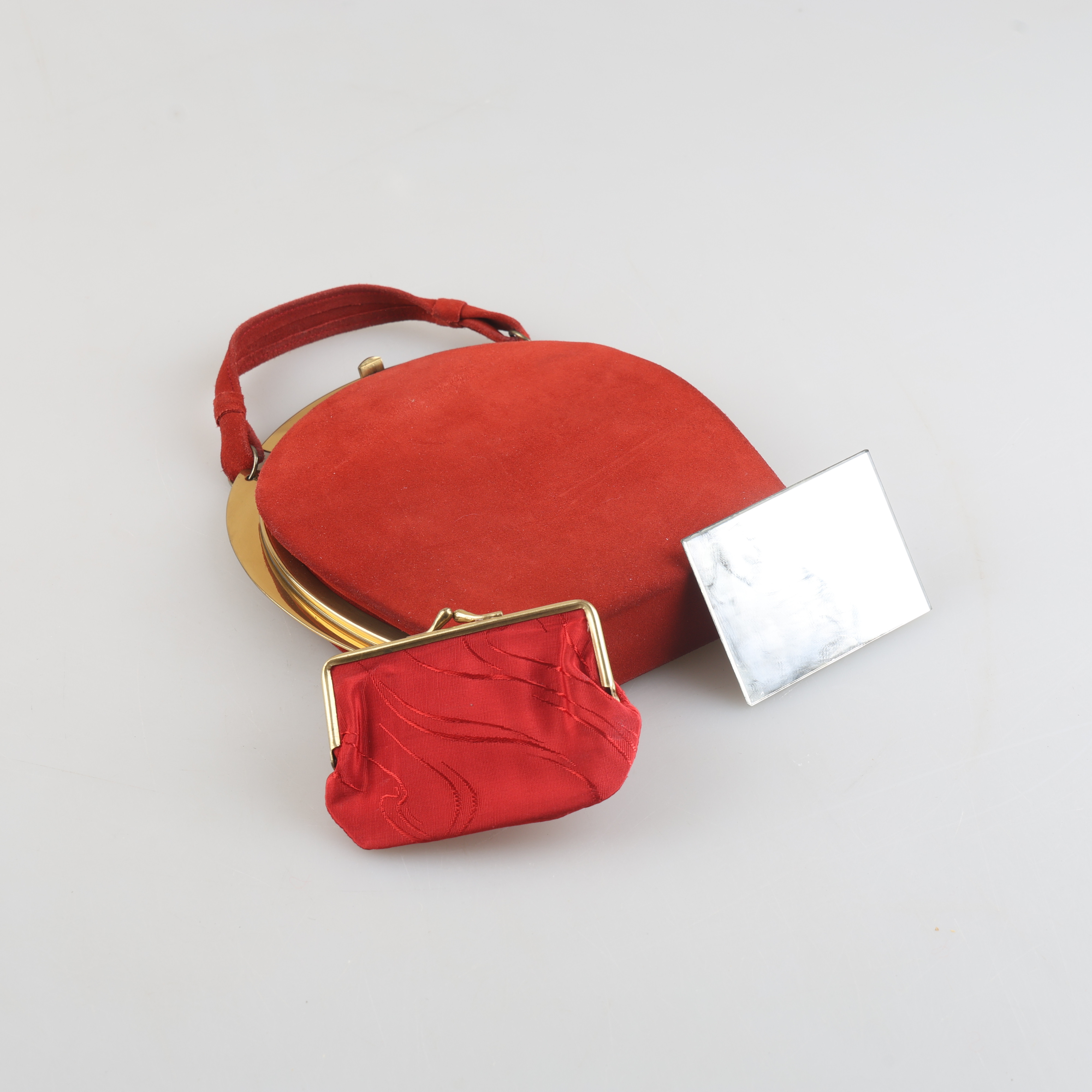 DAMVÄSKA, kalvskinn/mässing. 1900-tal.