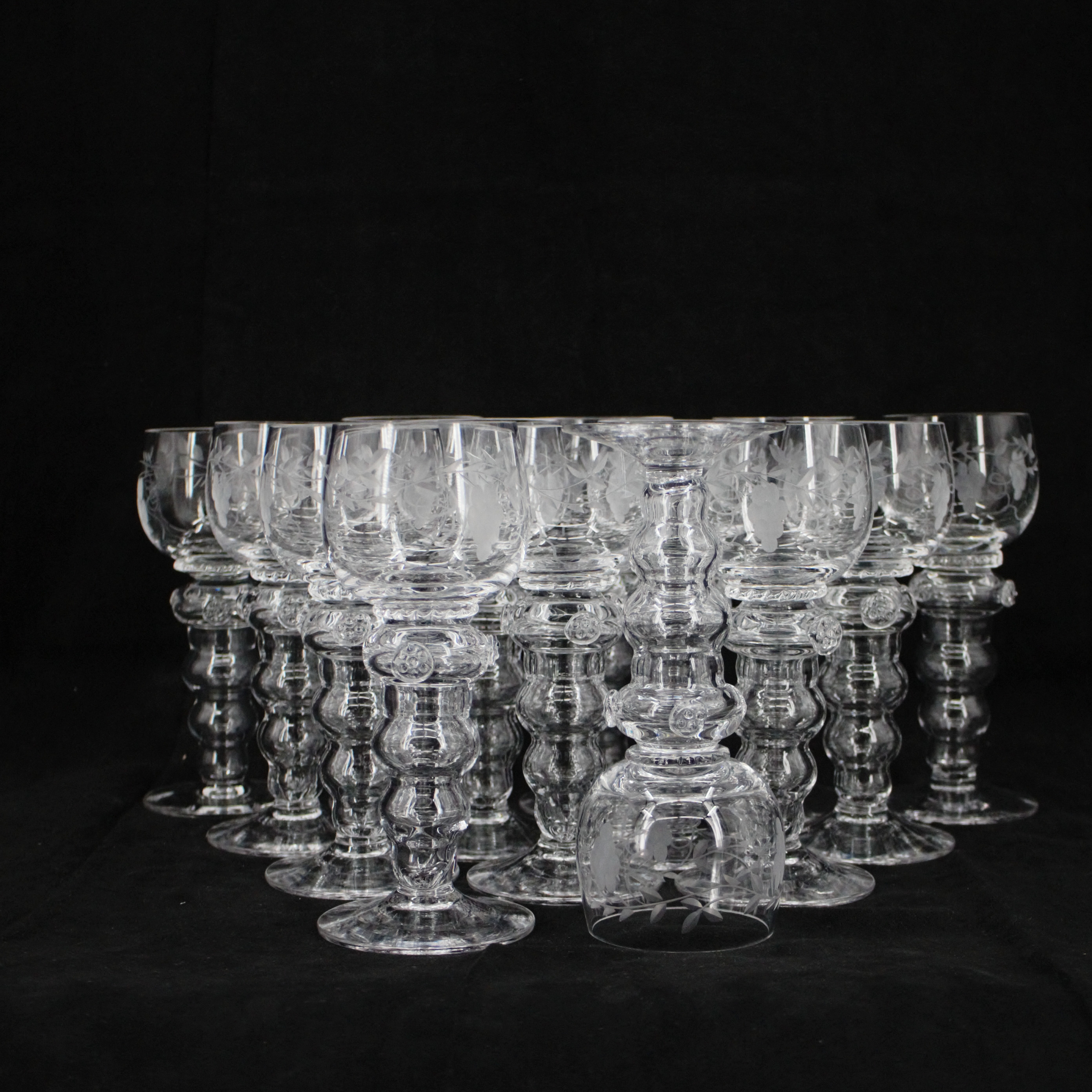 REMMARE, 14 delar, klarglas, kupa med slipad dekor, 1900-tal.