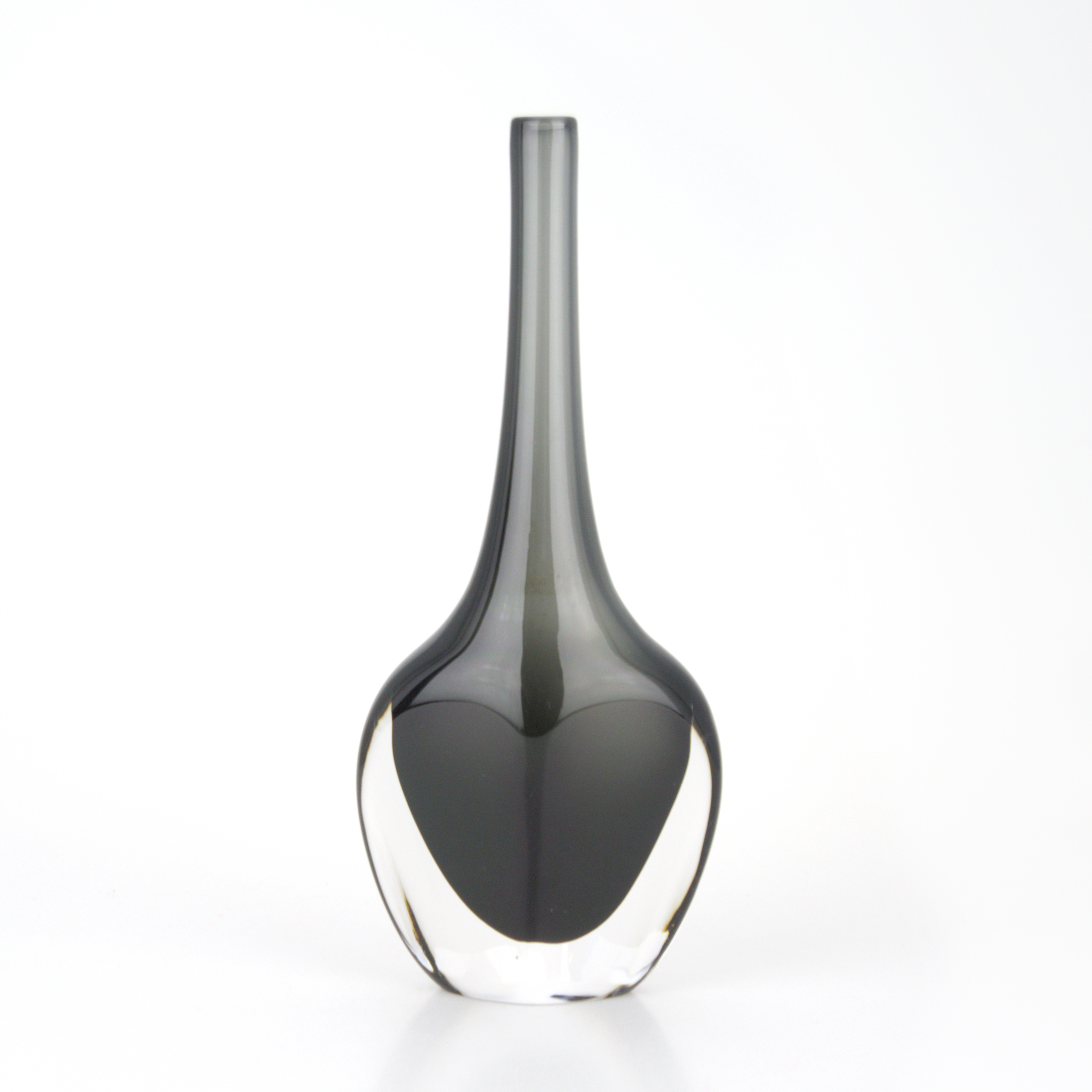 NILS LANDBERG. Vas, klarglas med grått underfång, nr 3538-138, Orrefors.