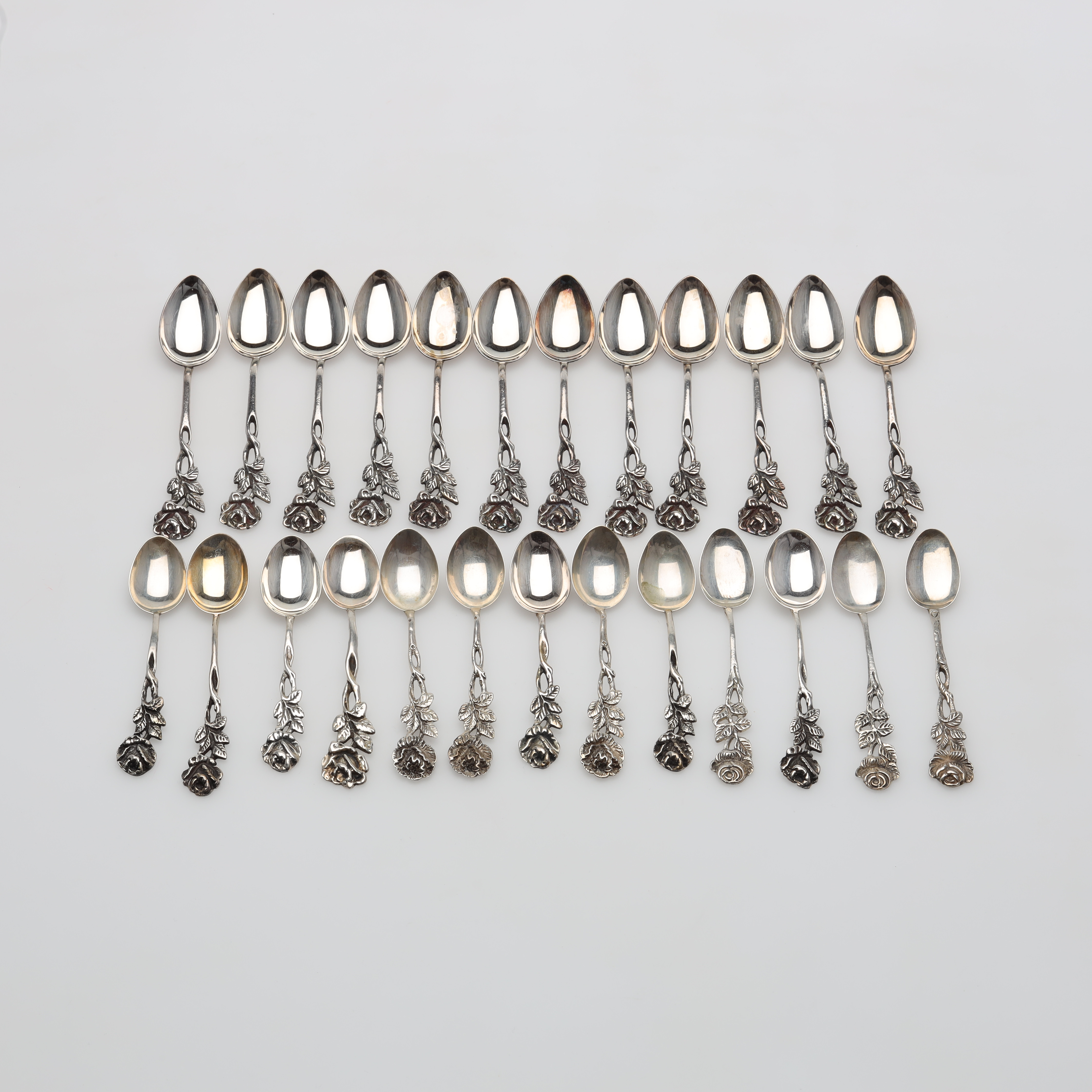 SKEDAR 25 stycken modell Rosen vikt ca 244 gram.