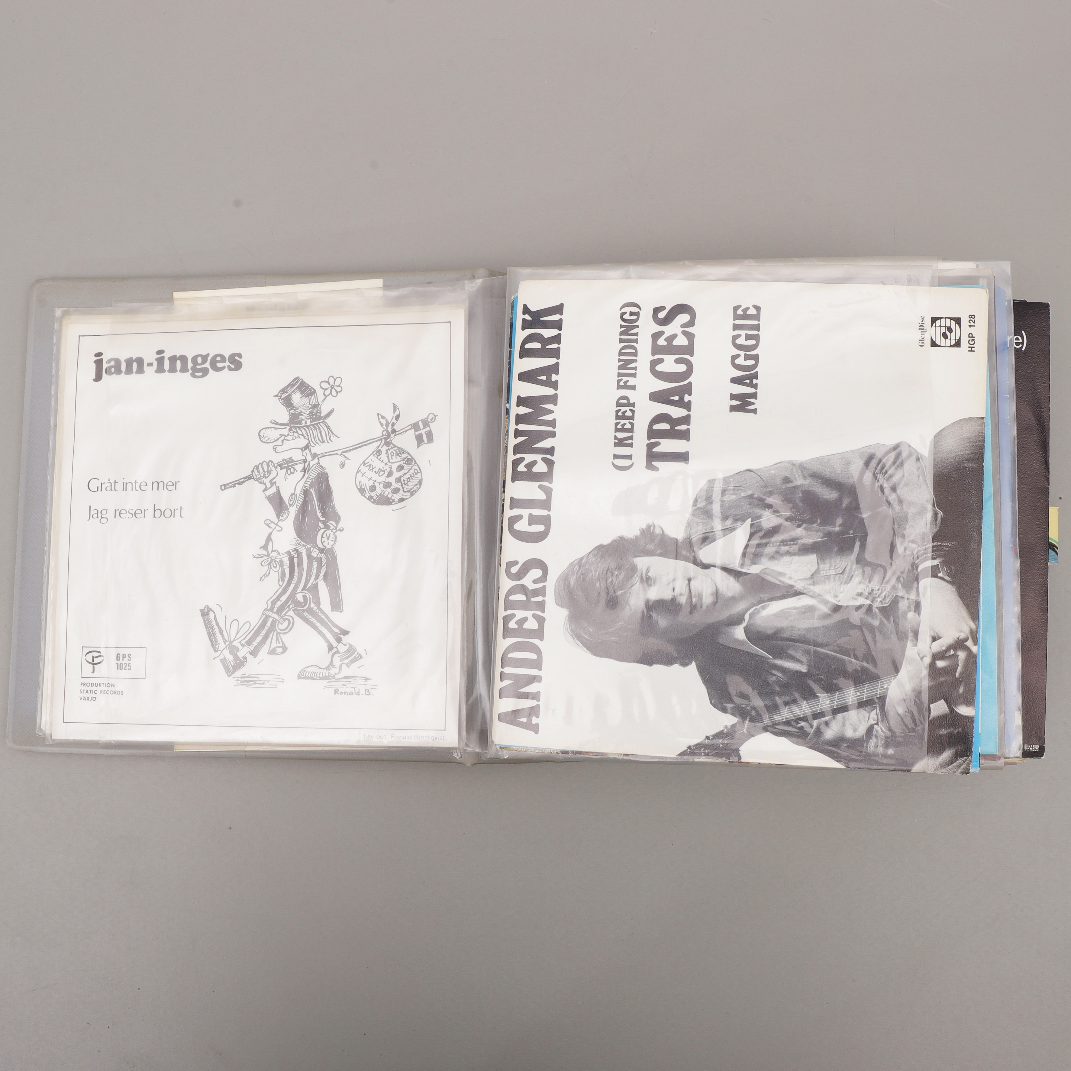 EP och SINGLAR i fodral, ca 40 st, ABBA, Bee Gees, Gyllene Tider m fl.