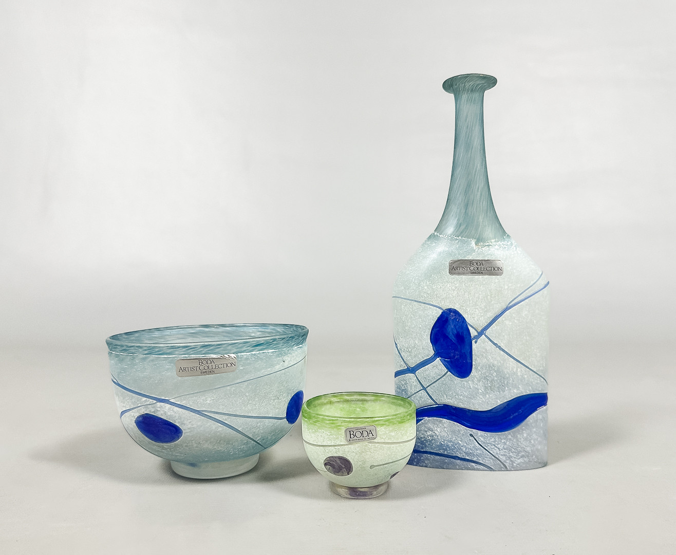 BERTIL VALLIEN. KONSTGLAS, 3 delar, signerade, Kosta Boda Artist Collection.