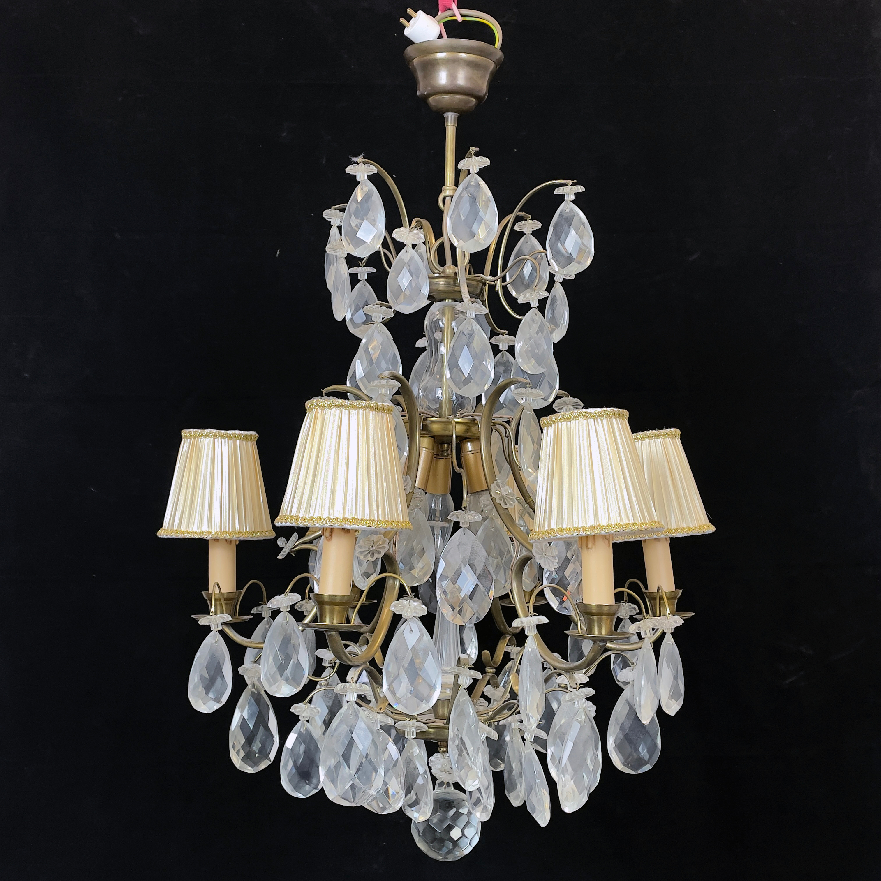 LJUSKRONA. Rokokostil, mässing, 1900-talets andra hälft.