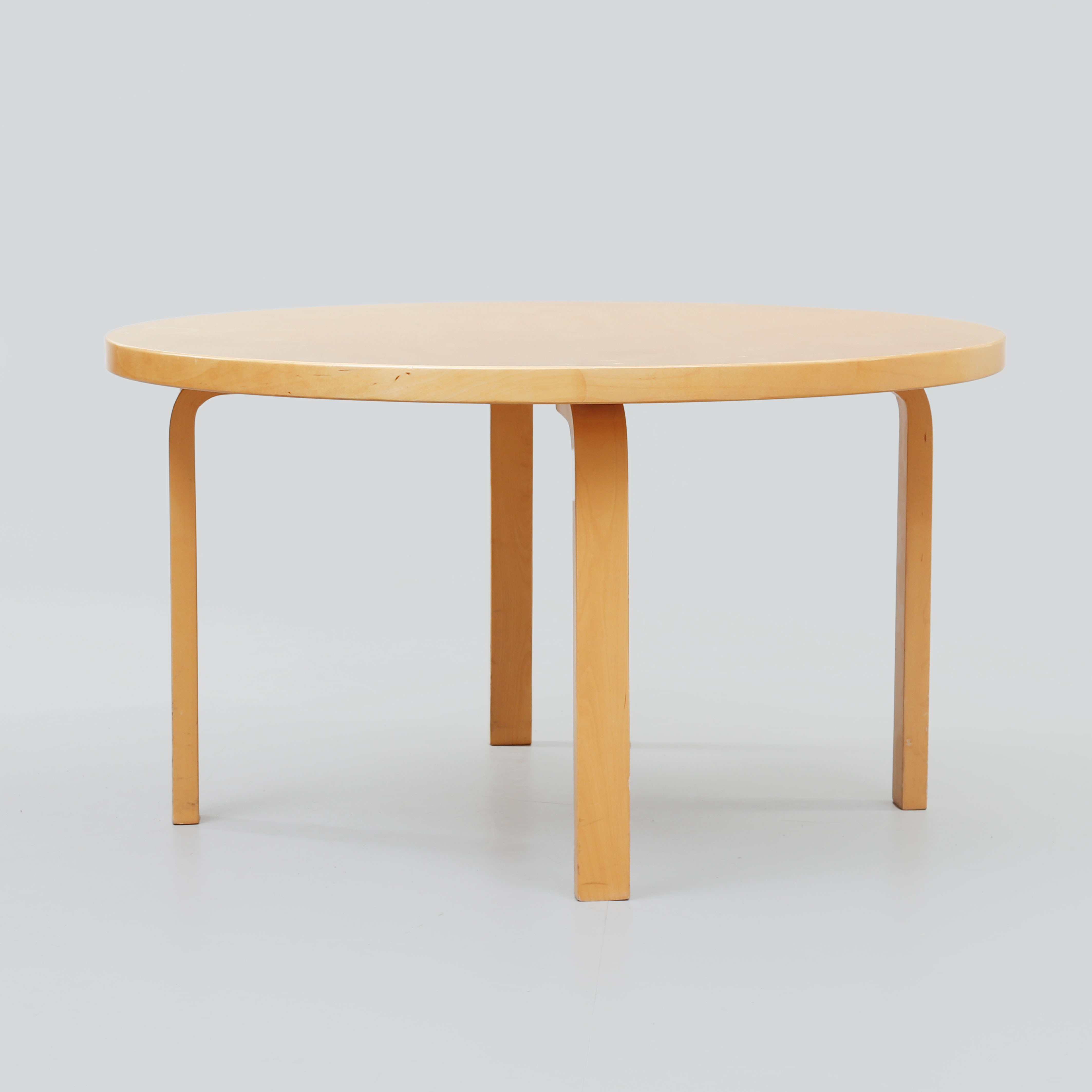 ALVAR AALTO. Soffbord, för Artek, Finland.