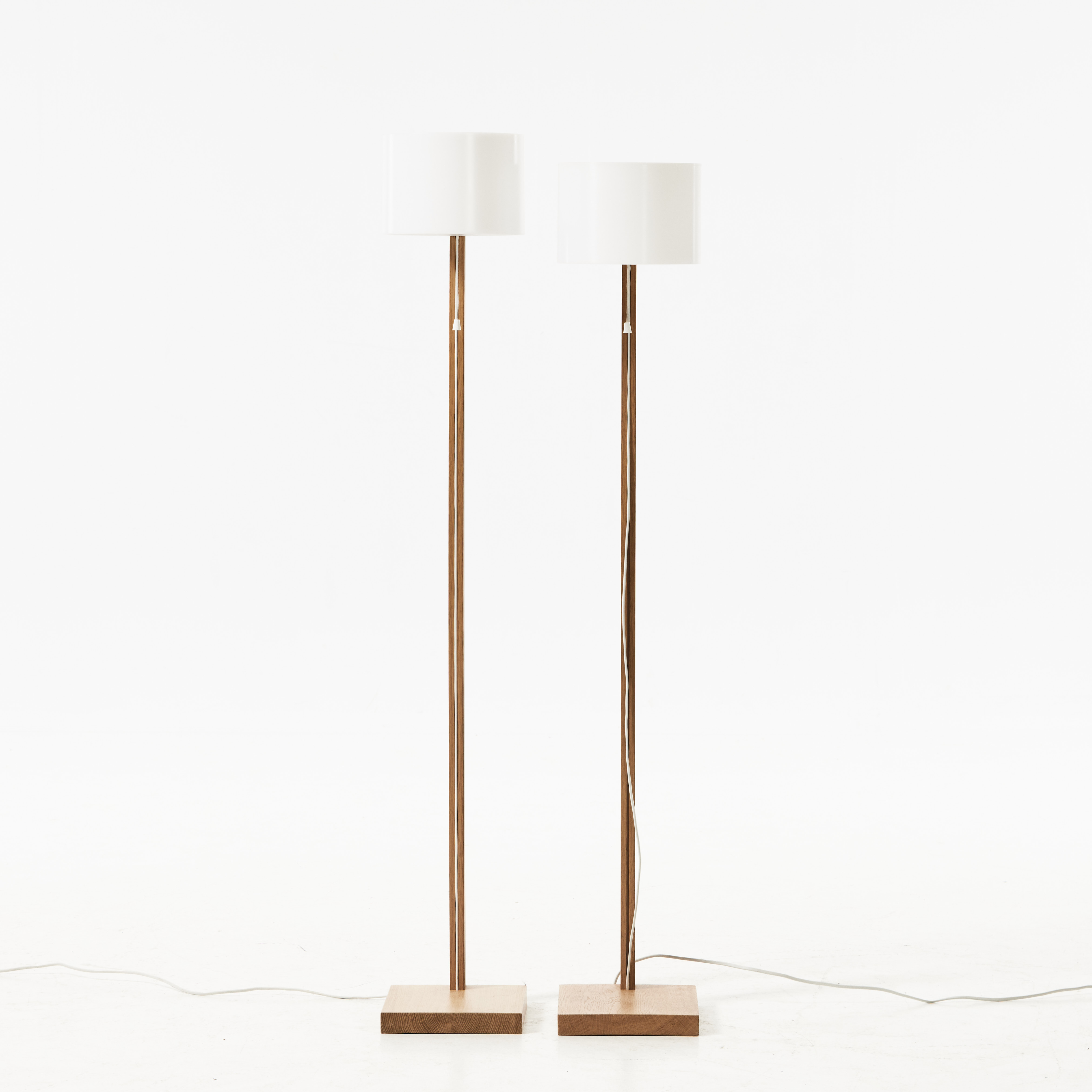 LUXUS, Golvlampa, 2 st., Ek och plexiglas. Vittsjö, 1900-talets andra hälft.