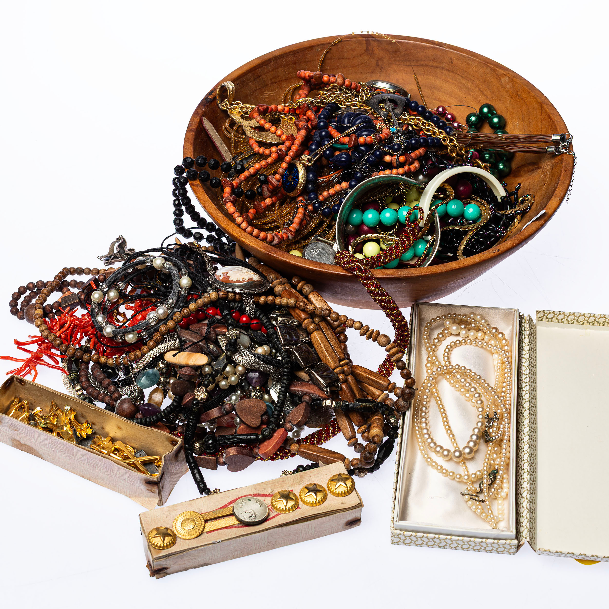 SMYCKEN / BIJOUTERIER, ett parti.