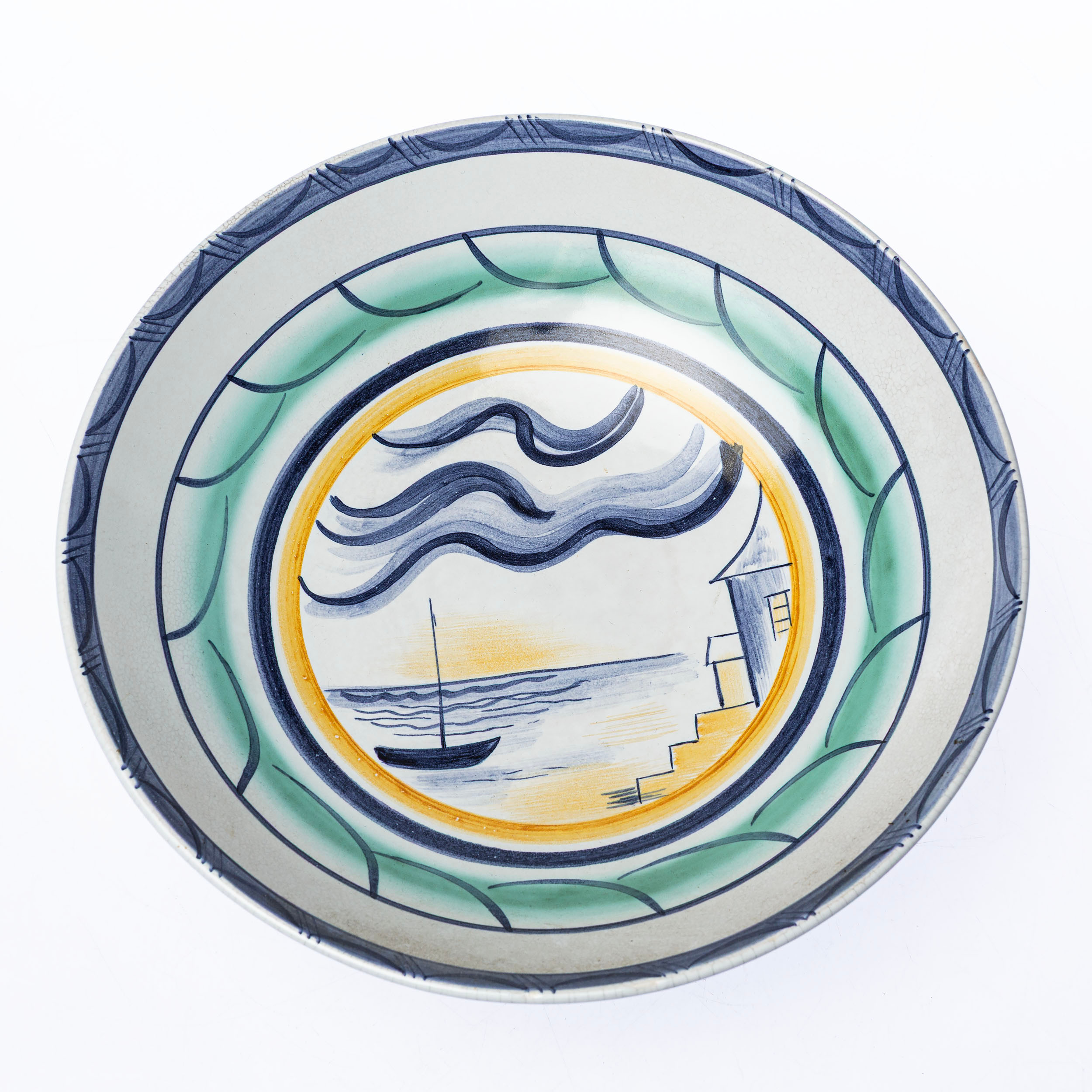 ARTHUR PERCY. skål, motiv av båt och hus, " modell percy " Gefle Porslinsfabrik, 1900 - talets första hälft.