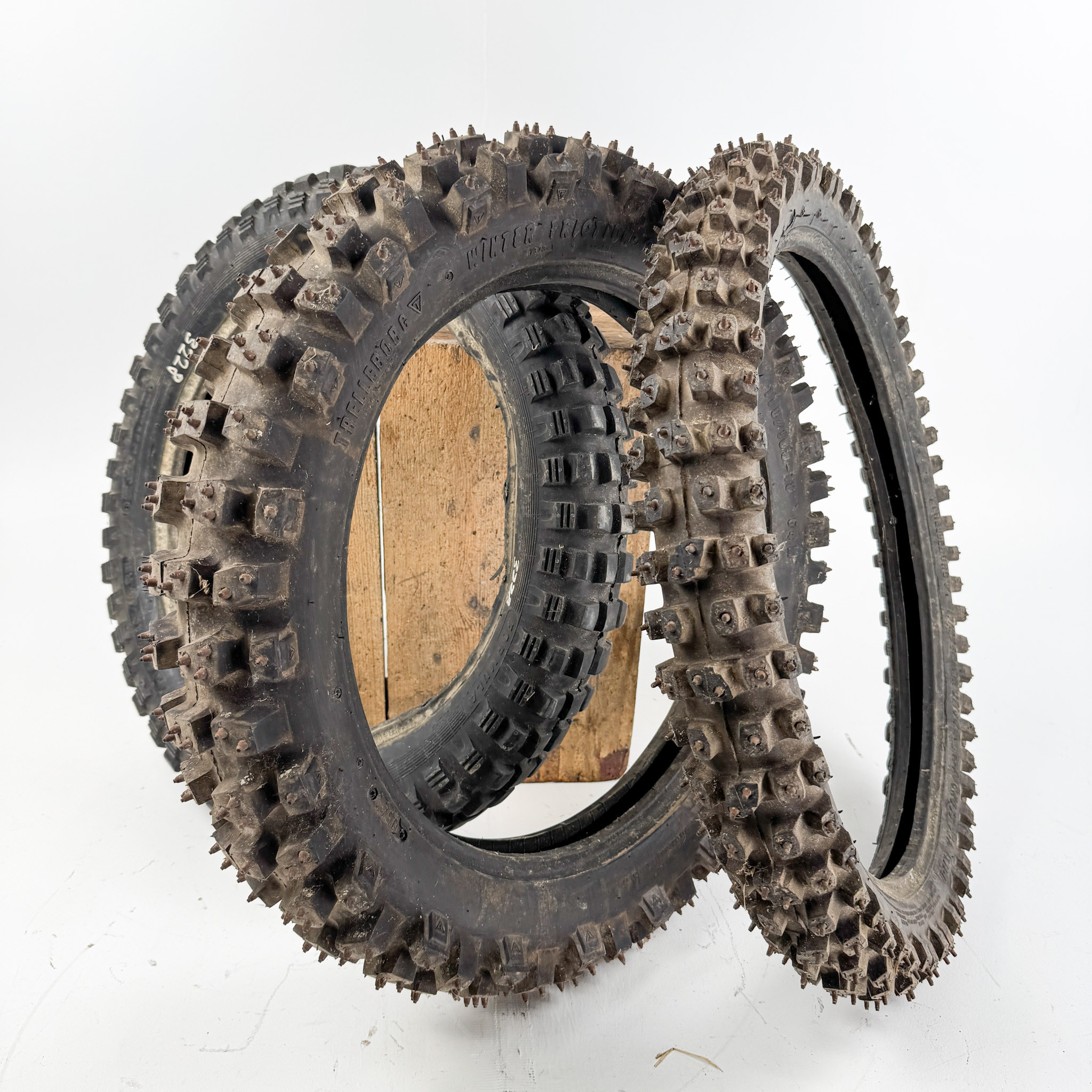 MOTORCYKELDÄCK, 3 st, för crossmodell, 1960/70-tal.