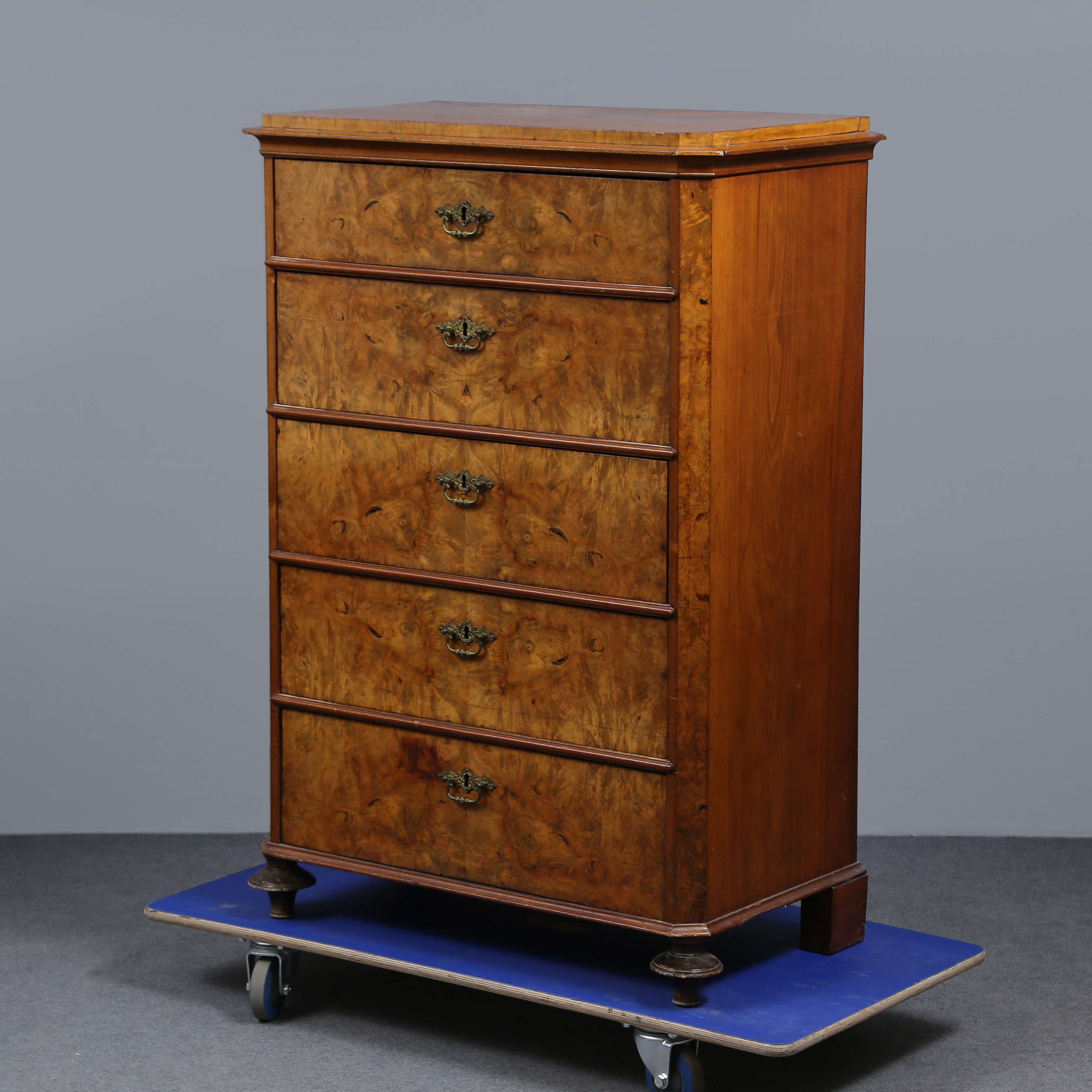 BYRÅ, PROVENIENS, FÅGELFORS HERRGÅRD, 5-LÅDIG, VALNÖT, VALNÖTSROT, SENT 1800-TAL.