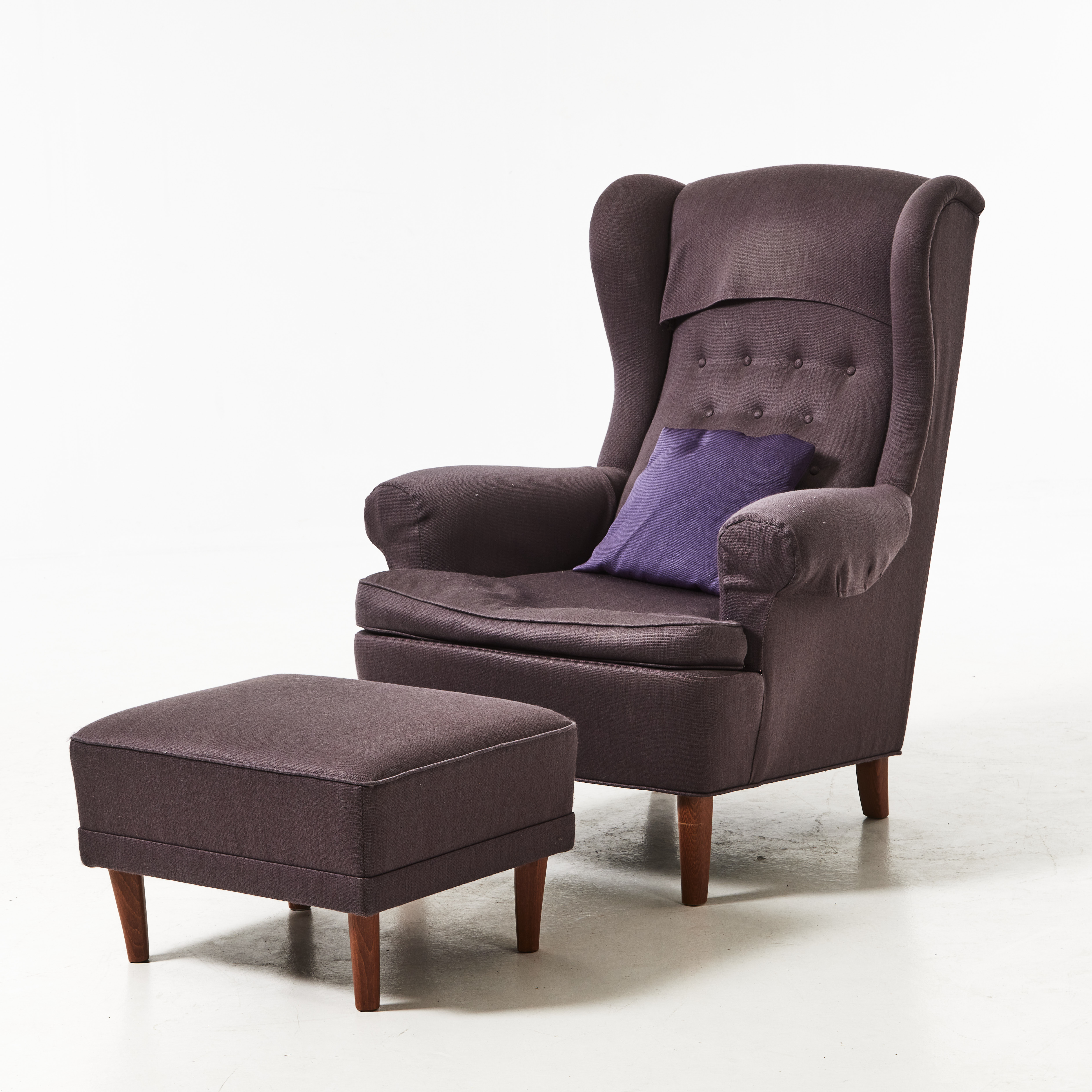 CARL MALMSTEN. Fåtölj samt fotpall, "Häggbom", AB O.H. Sjögren.