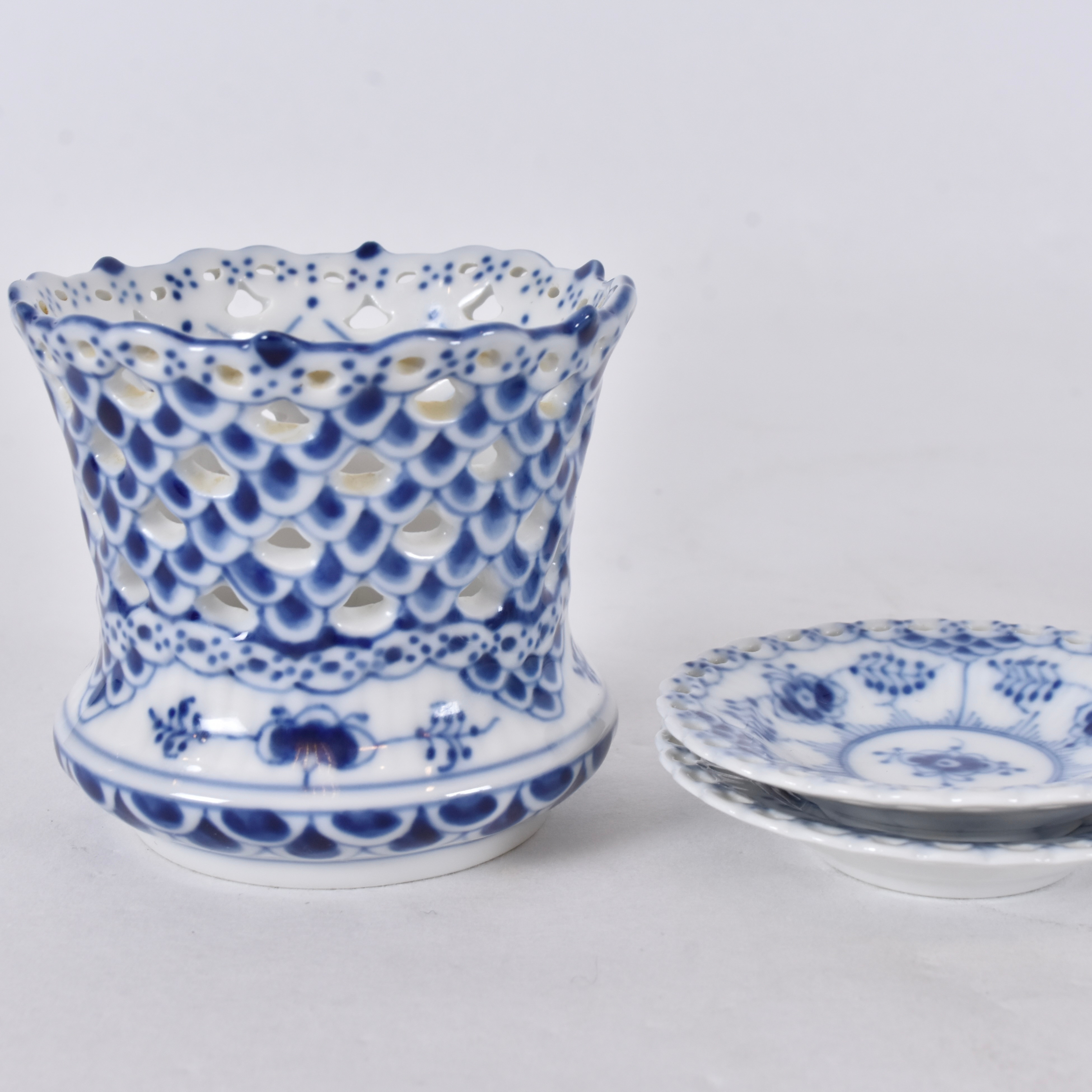 PORSLIN, 3 delar, "Musselmalet" helblond, Royal Copenhagen, Danmark.