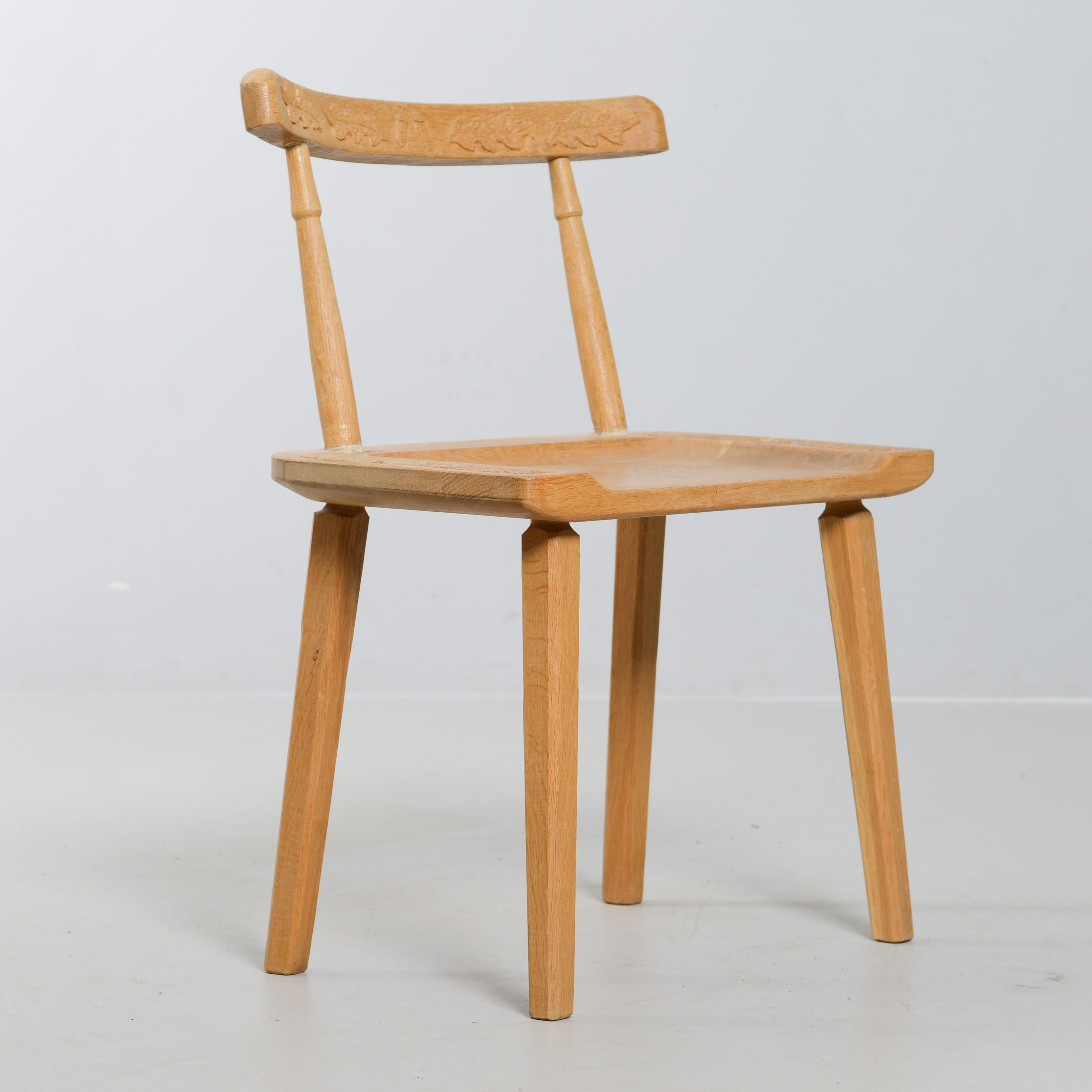 FÄBODSTOL, skuren dekor, 1900-tal.