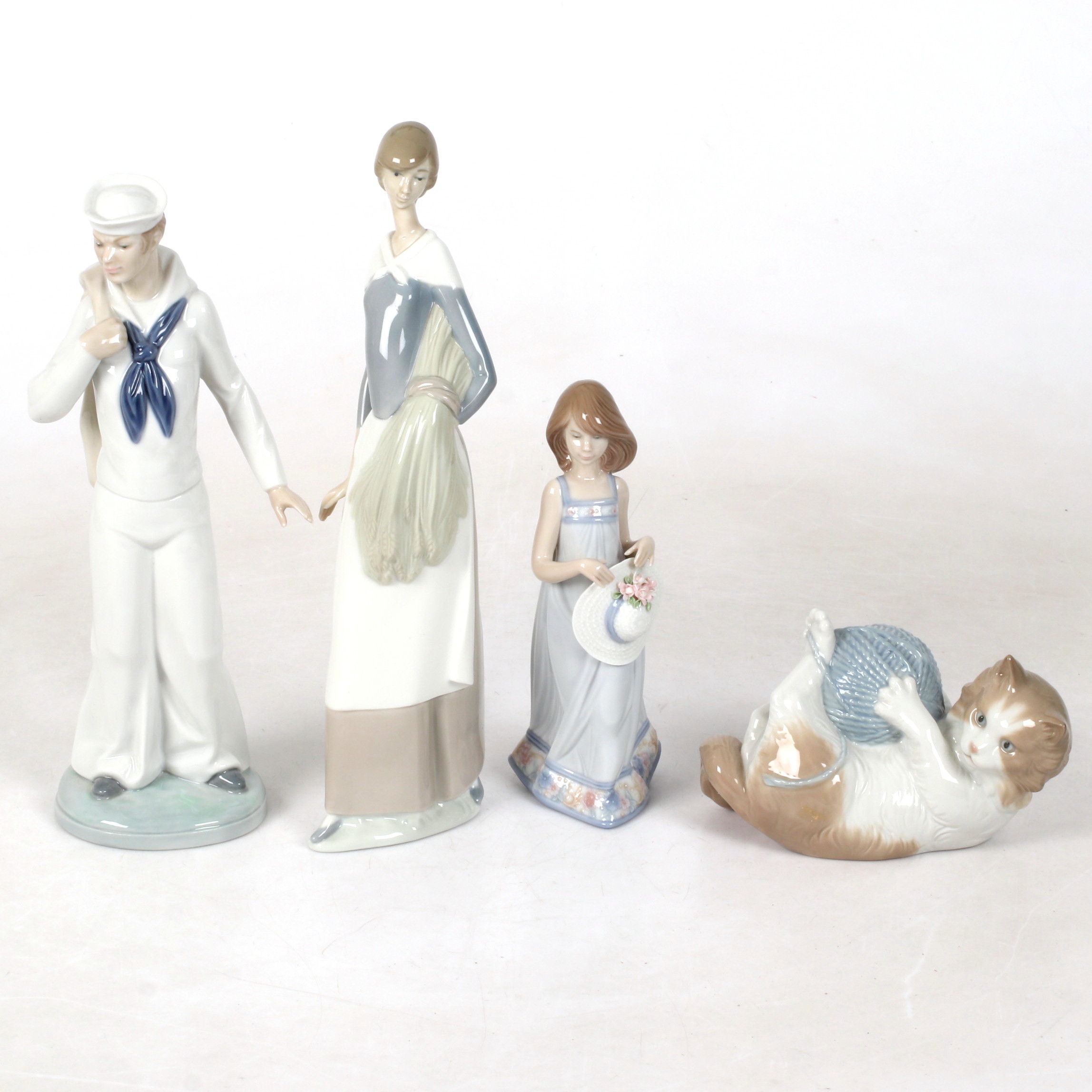 FIGURINER, 4 st, porslin, Lladro och NAU by Lladro. Spanien. 1900-tal.