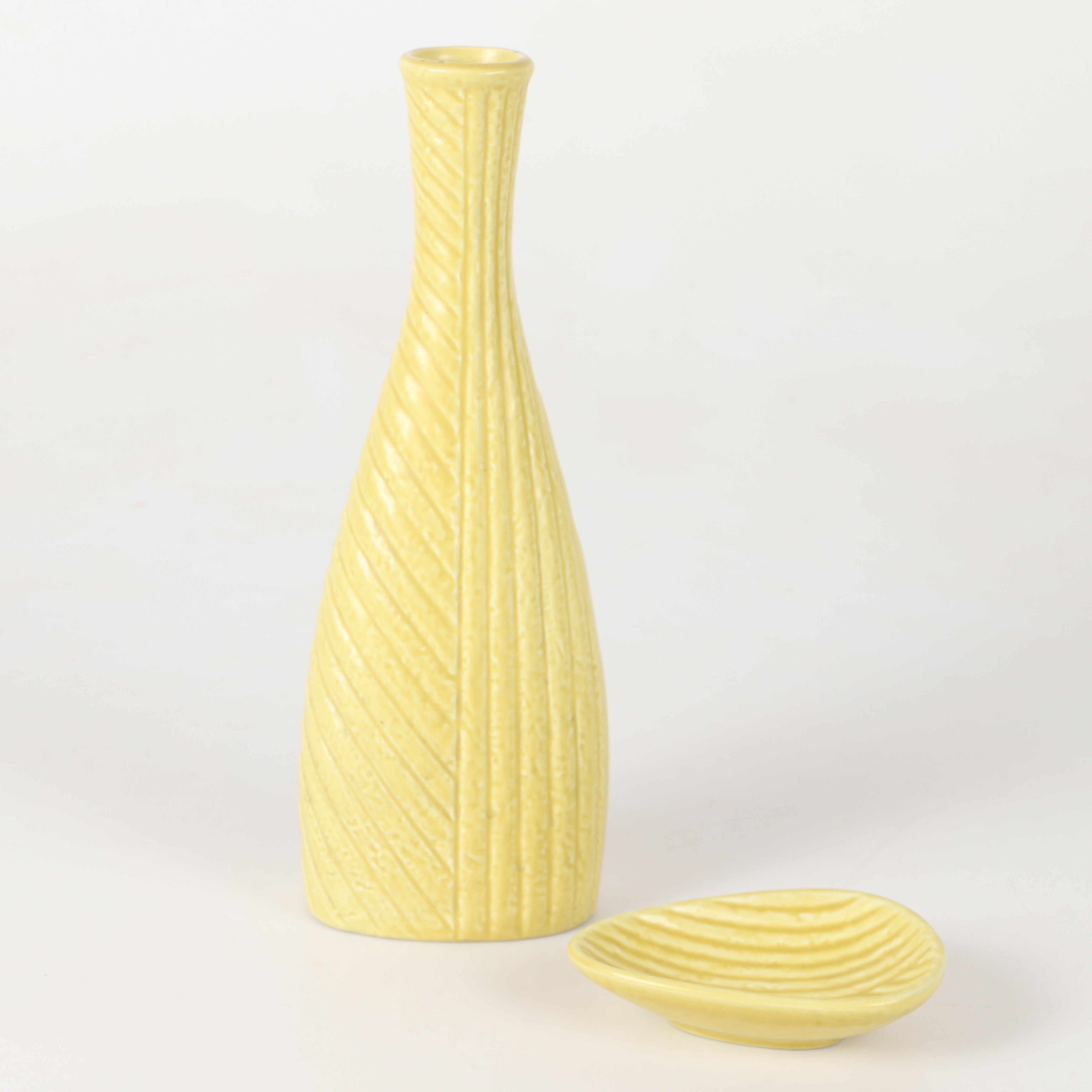 GUNNAR NYLUND. Vas och fat, "Gula Serien", keramik, Rörstrand.