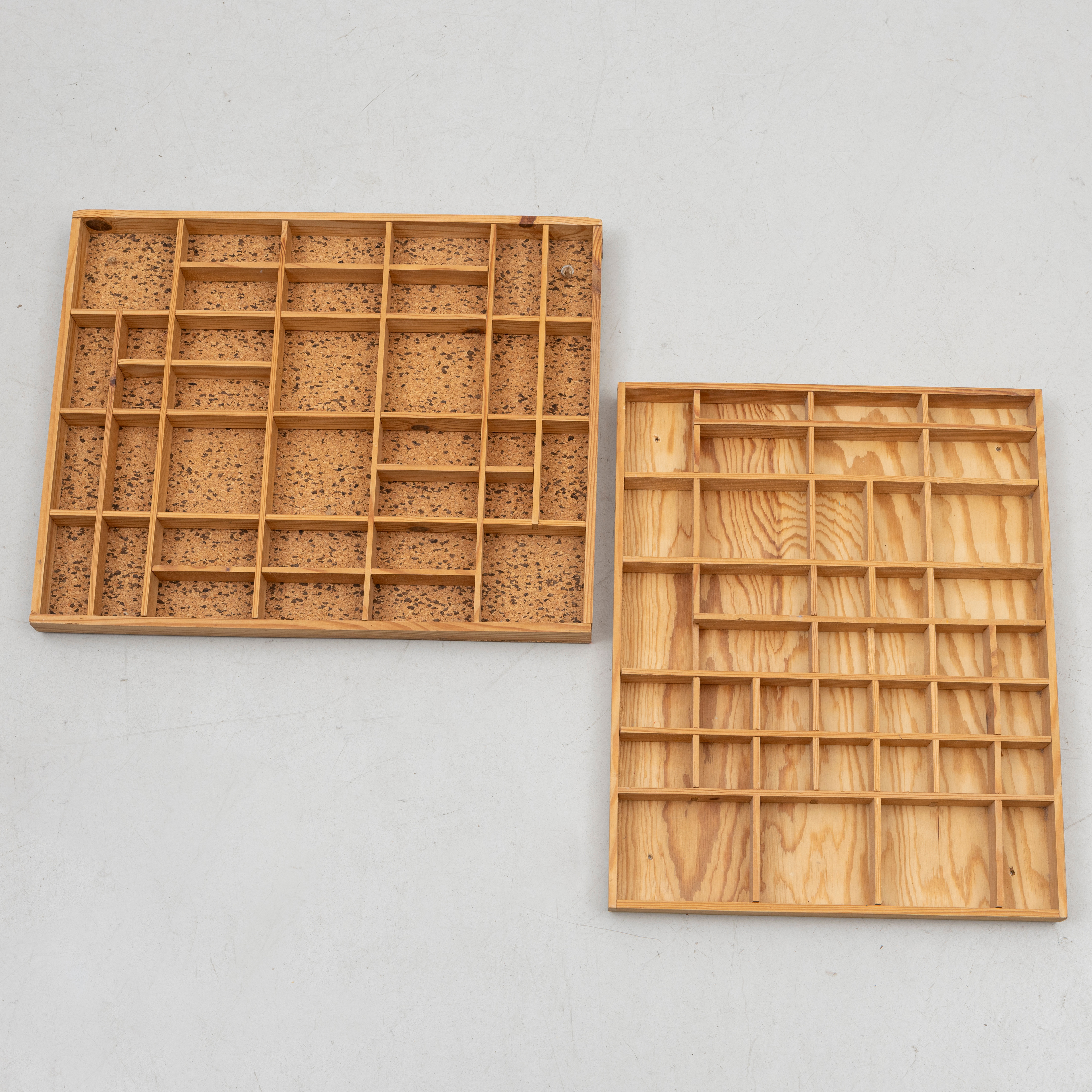 KASTLÅDOR, 2 st, trä, 1900-tal.