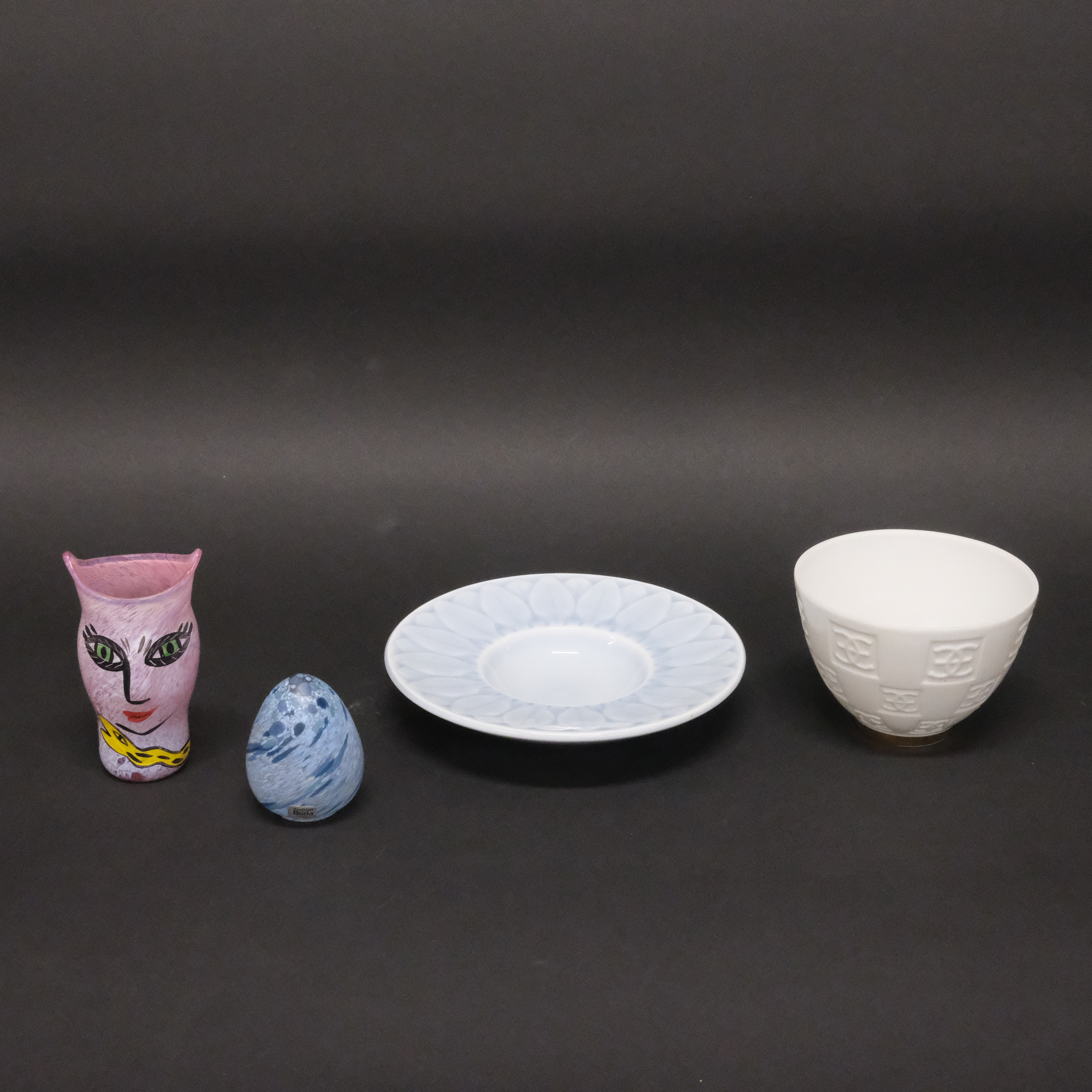 GLAS OCH PORSLIN, BL.A. VALLIEN, FYRA DELAR.