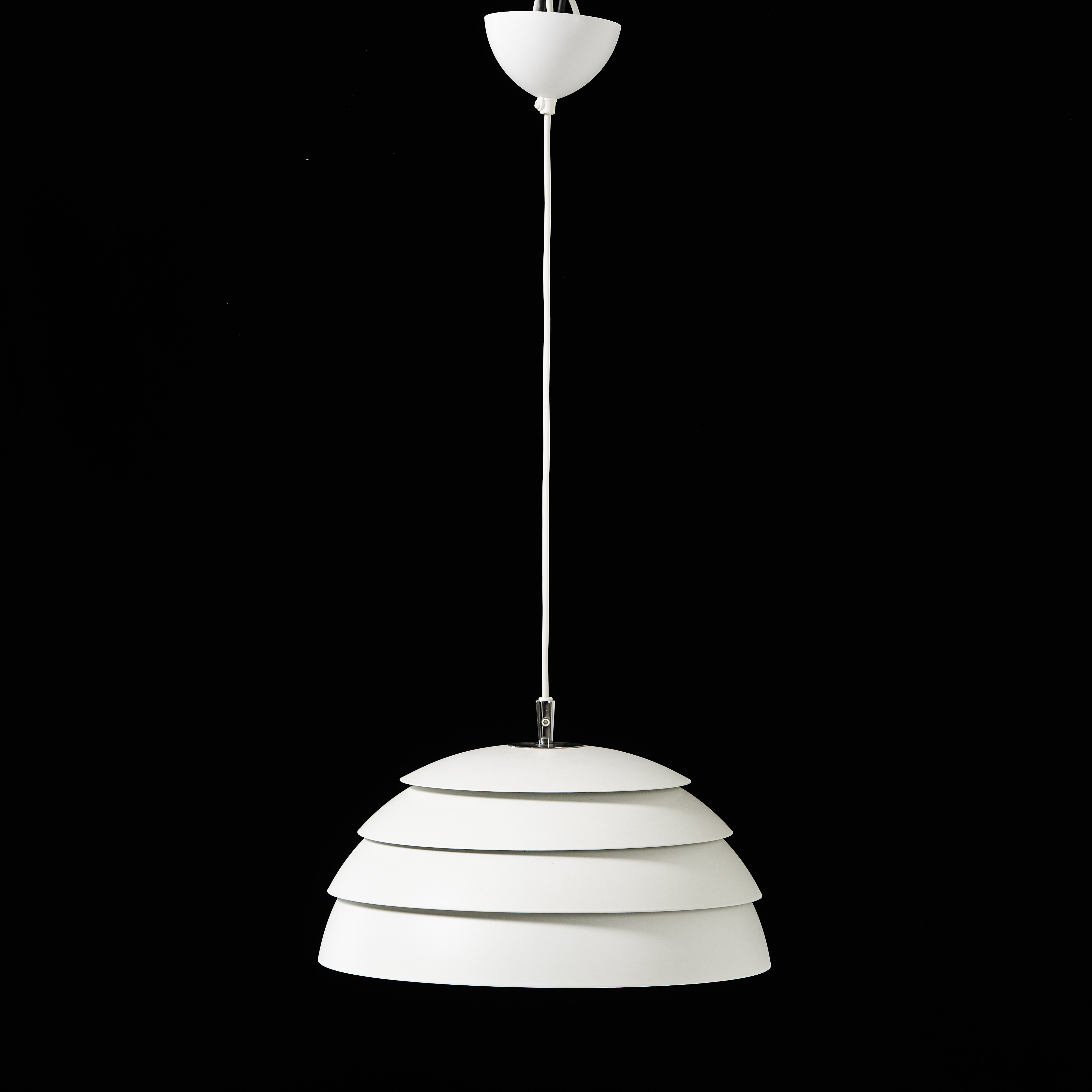 BELID, "Covetto", takarmatur, samtida, skärm i vitlackerad metall.