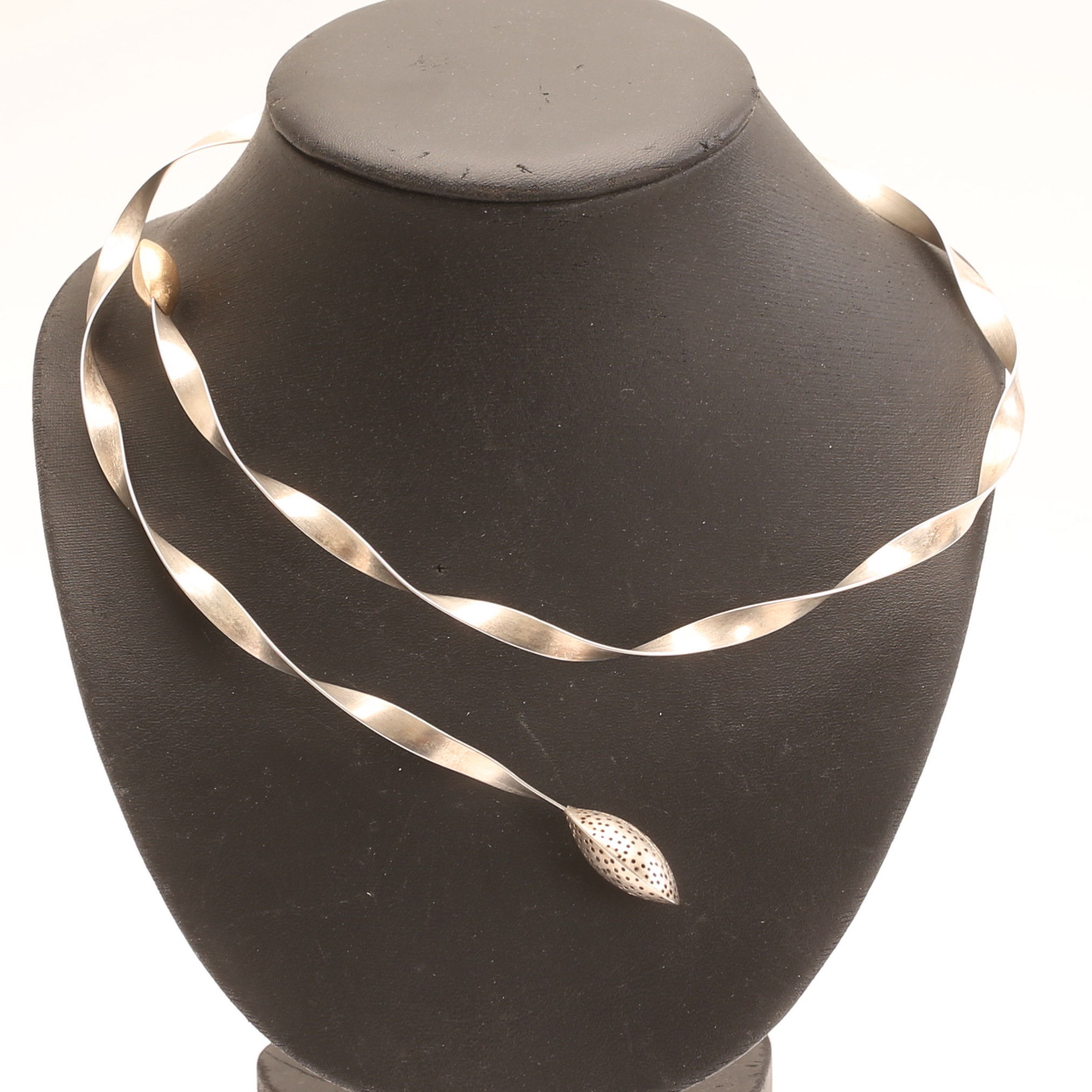 MARGARETH SANDSTRÖM. Collier, silver och 18 k guld.