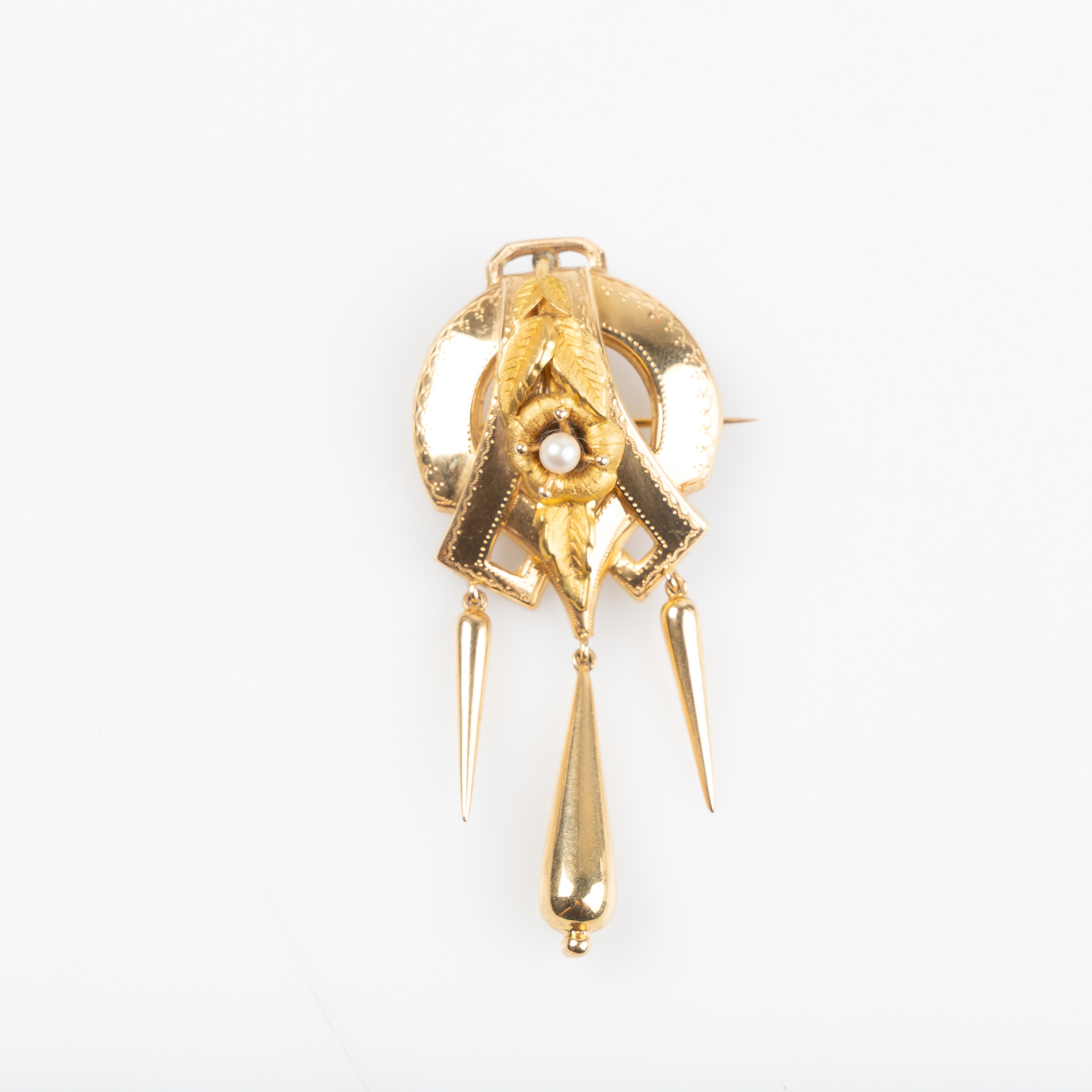 BROSCH, 18K guld med odlad pärla, Gustav Dahlgren &Co, Malmö 1916.