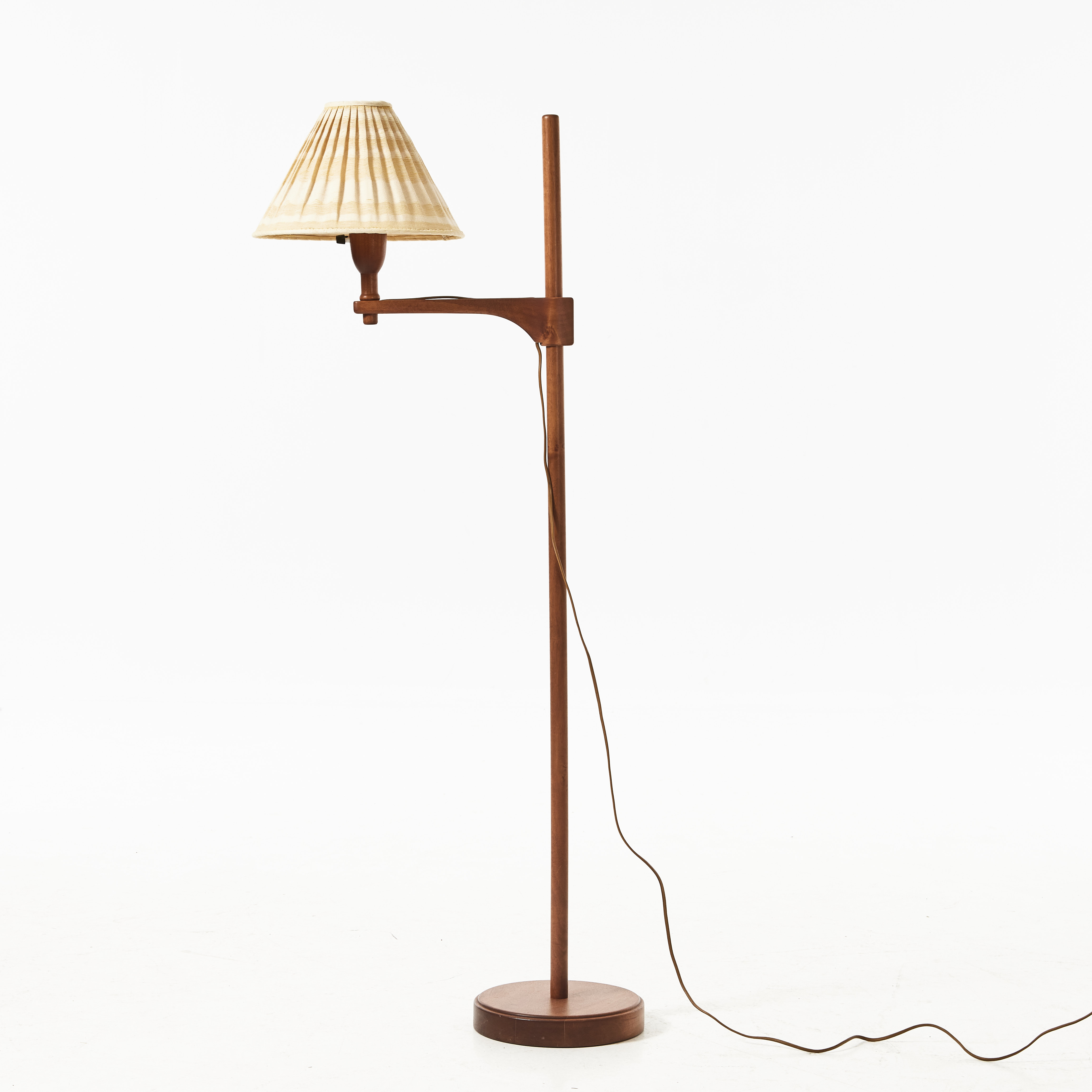 CARL MALMSTEN. Golvlampa, "Staken", björk, brännmärkt CM undertill.