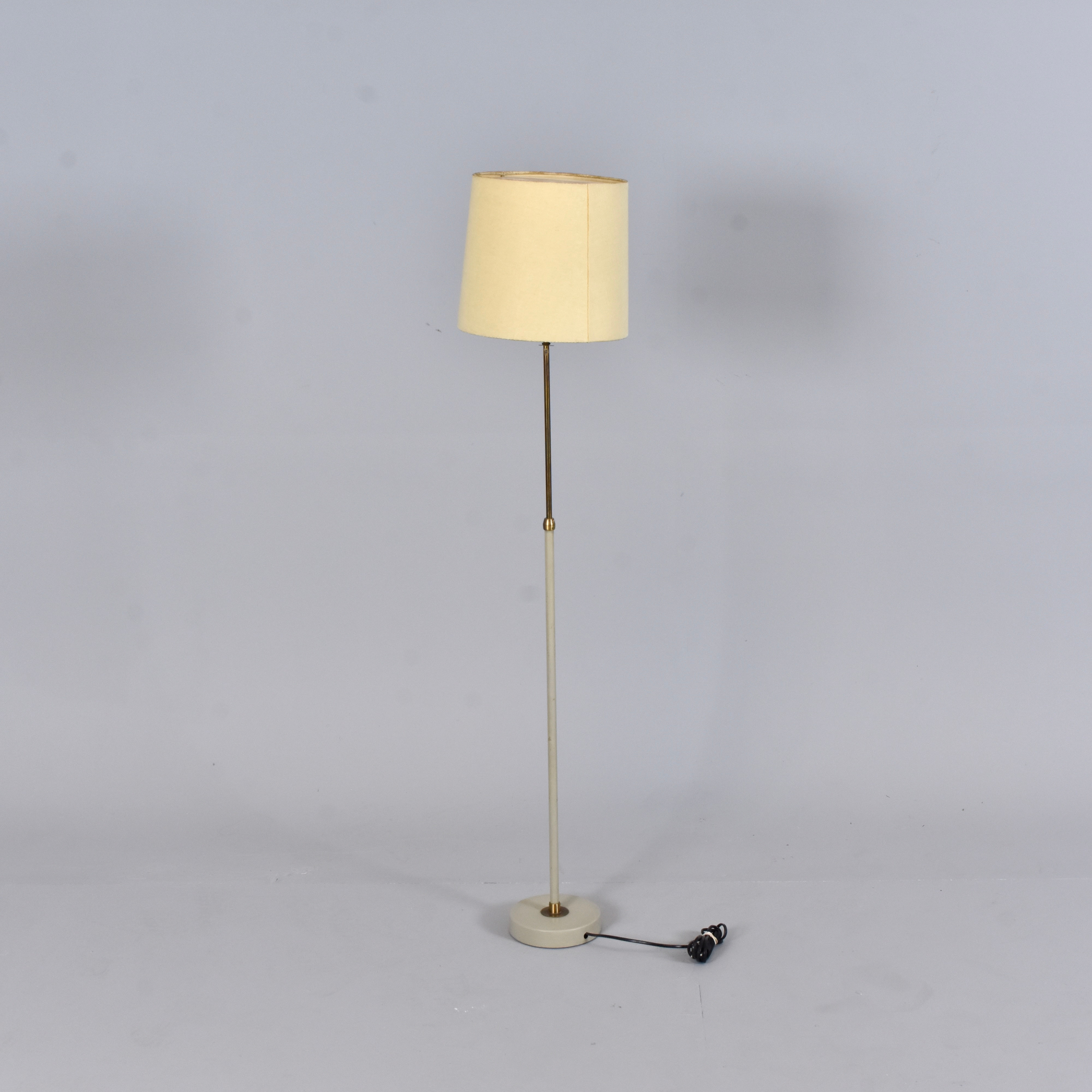 GOLVLAMPA. metall, höj och sänkbar, 1900-talets första hälft.