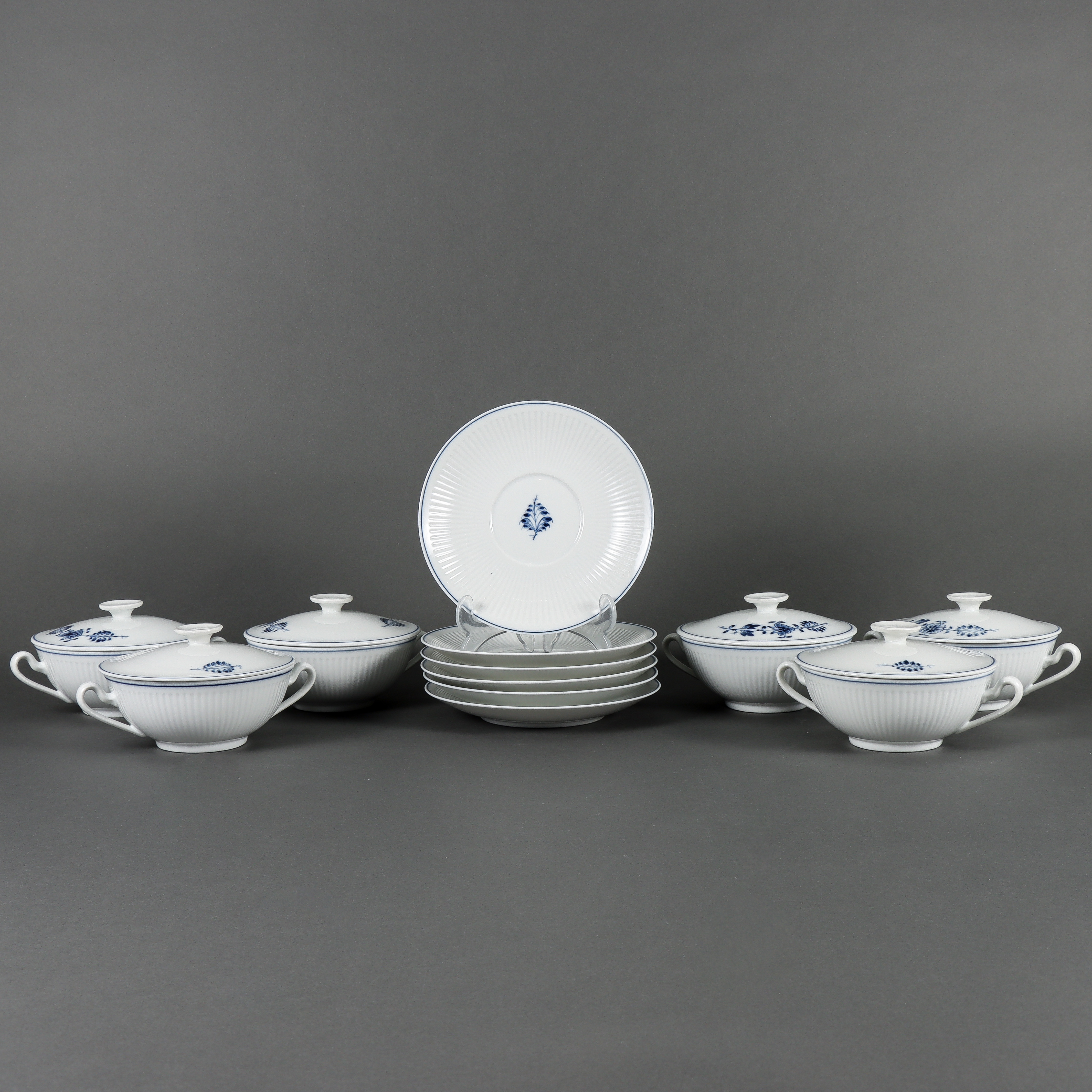 BULJONGKOPPAR 6 stycken med fat, Royal Copenhagen.