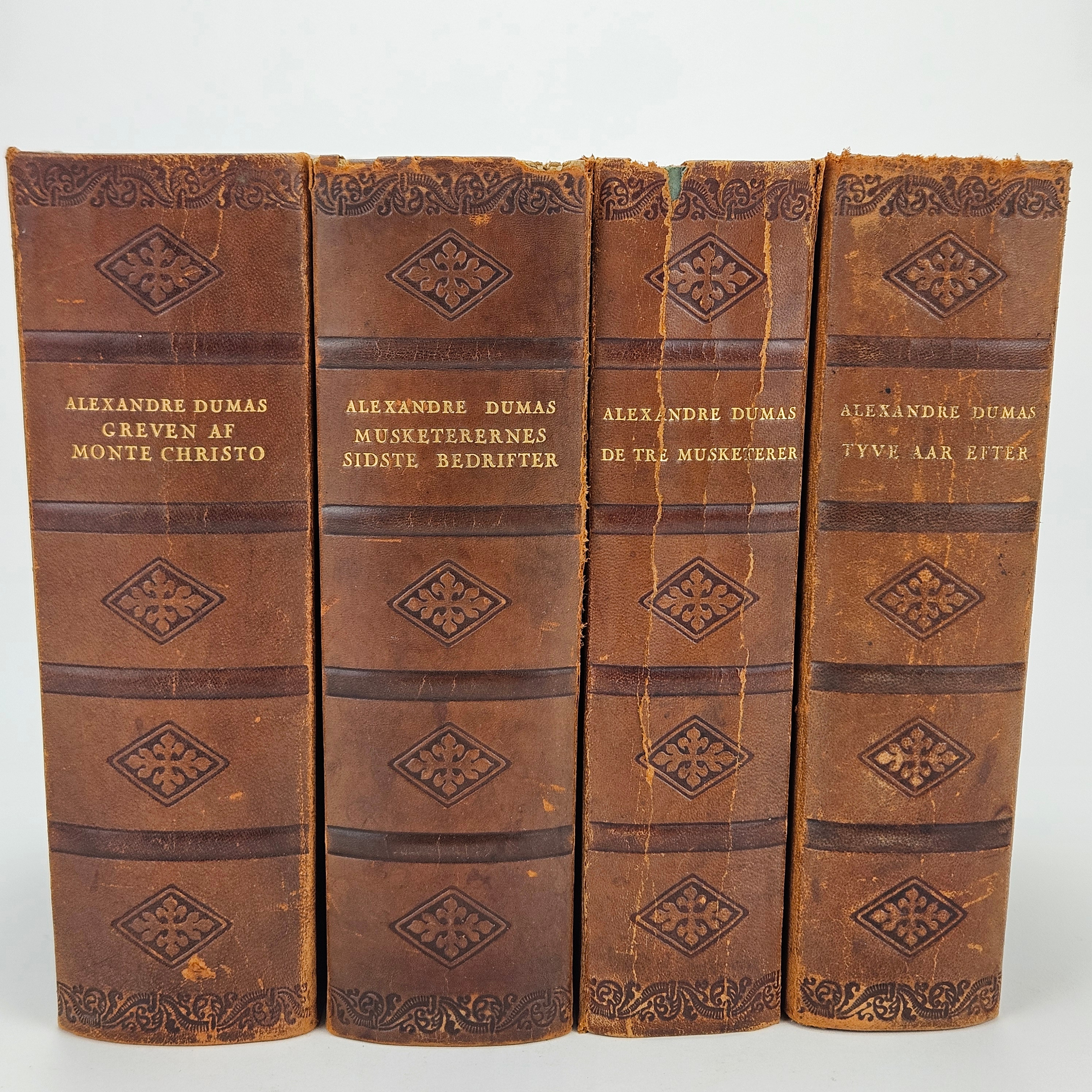 ALEXANDER DUMAS. Böcker, 4 st, Gyldenalske Boghandel, Nordiskt forlag, 1930-tal.