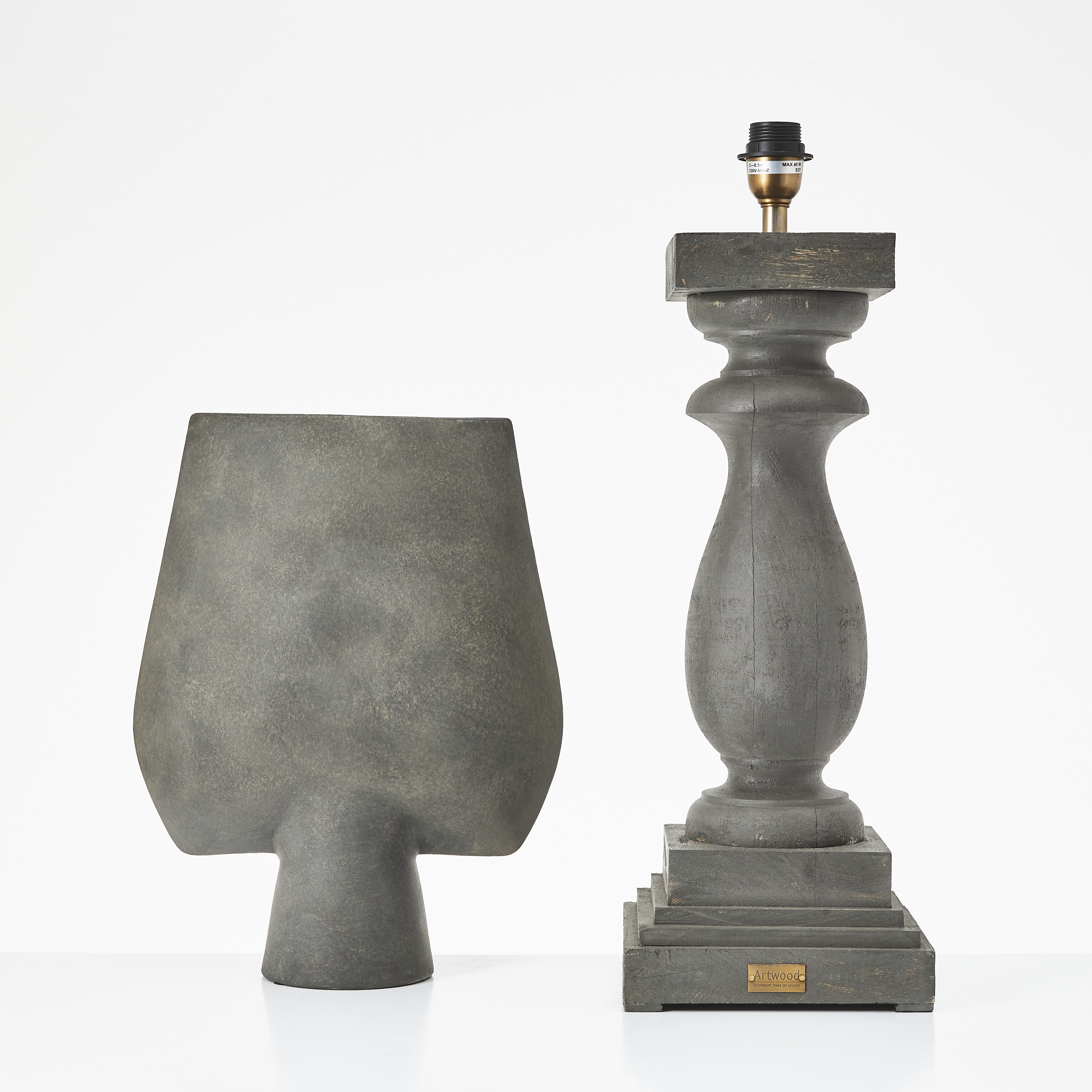 BORDSLAMPA Artwood, bemålat trä och VAS, 101 Copenhagen, keramik, nutida tillverkning.