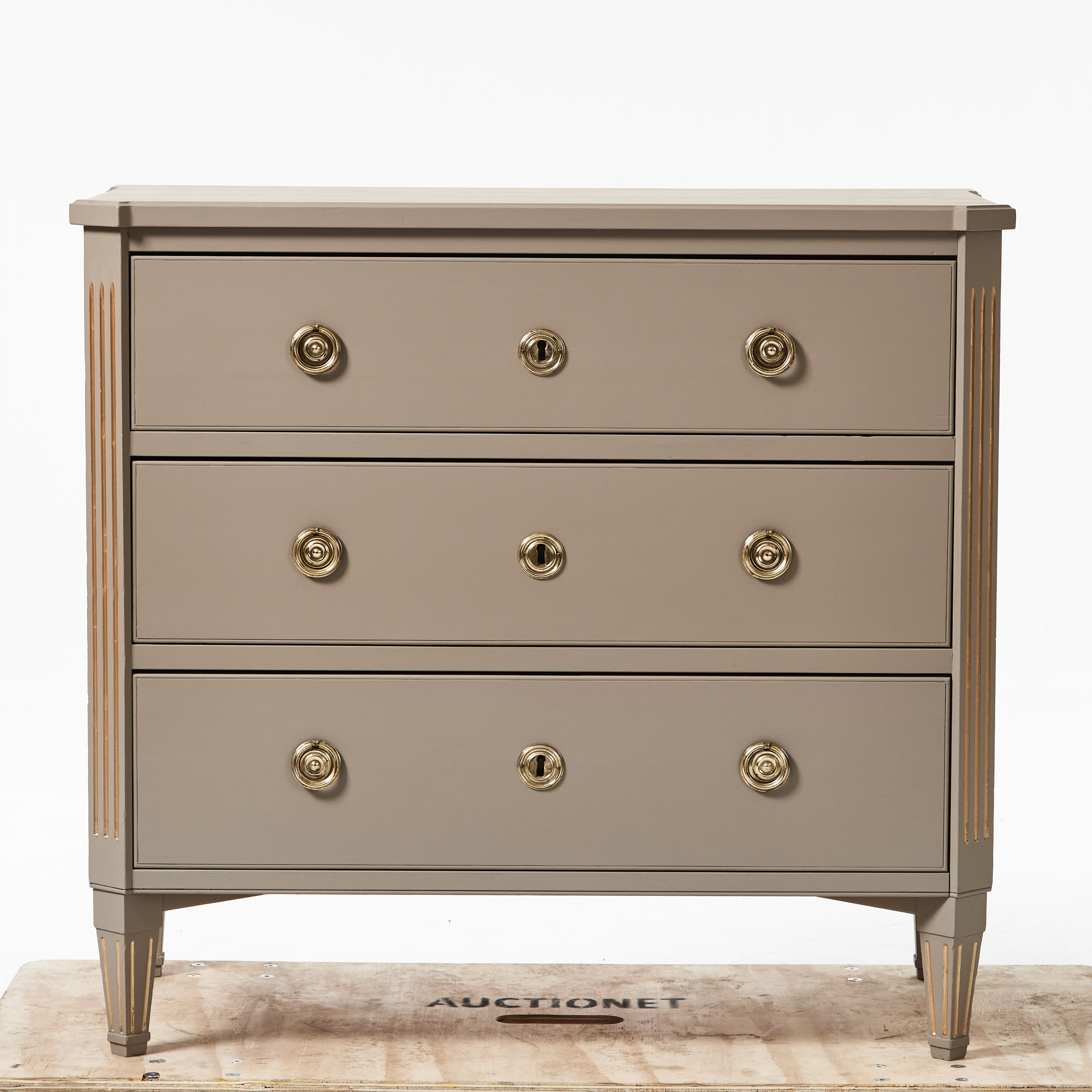 BYRÅ, "Medevi" , Ikeas 1700-talsserie, gustaviansk stil, bemålad, beslag av mässing.