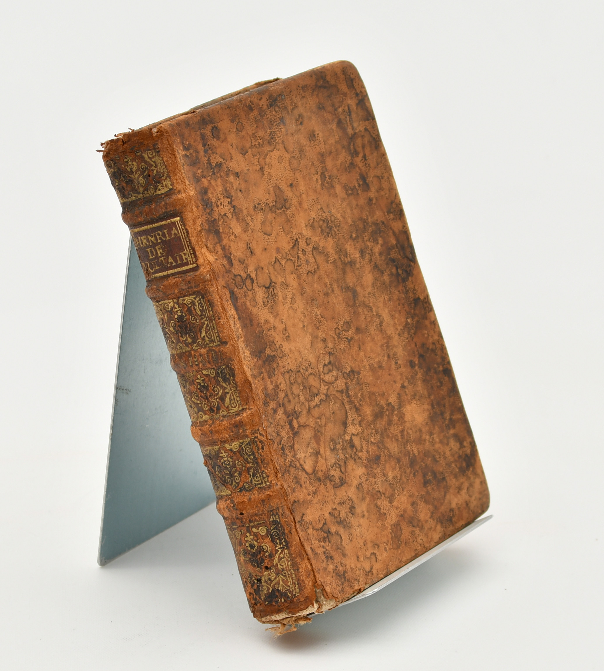 La Henriade avec des variantes et des notes par Mr de Voltaire.