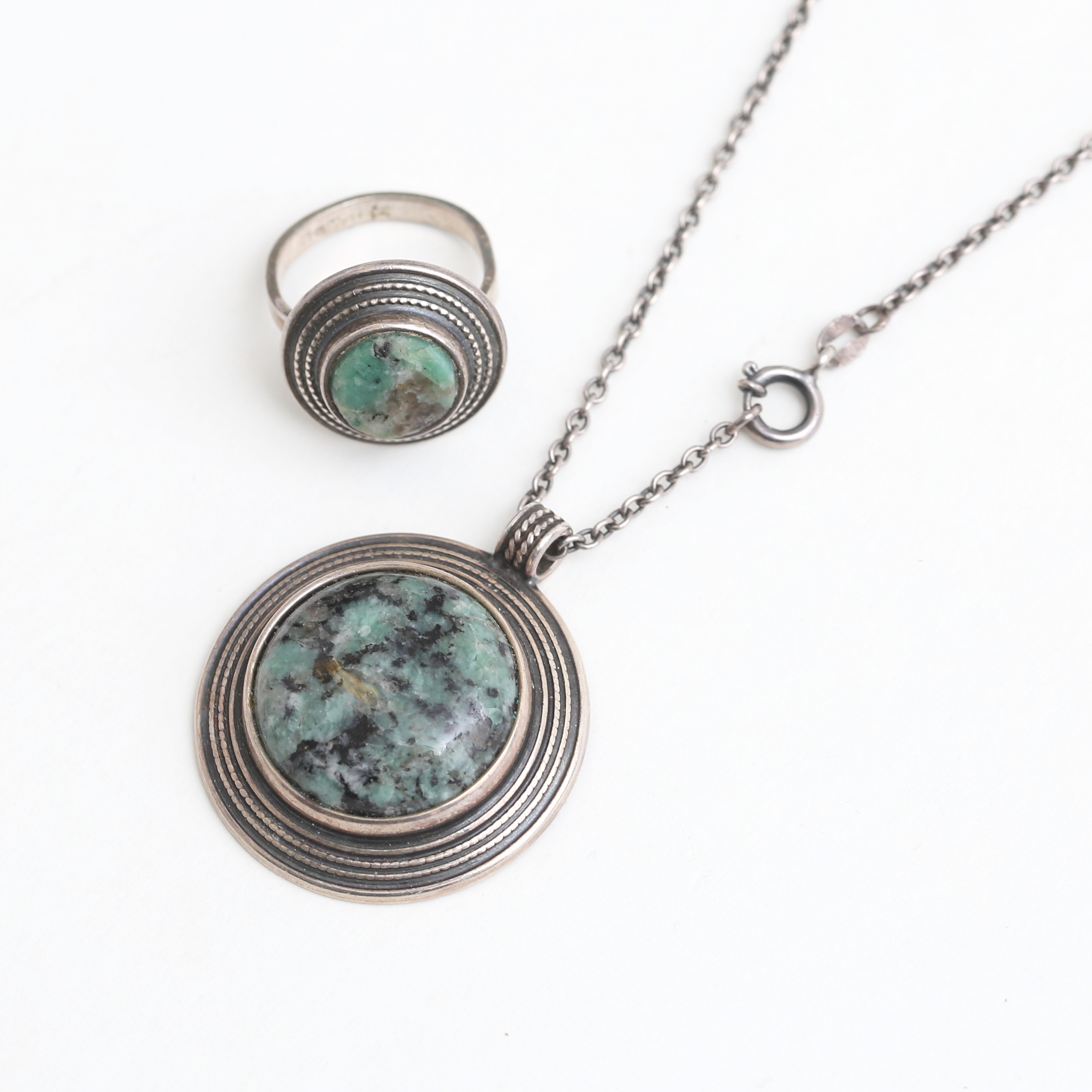 HÄNGE samt RING, silver/sten, Kalevala, Finland.