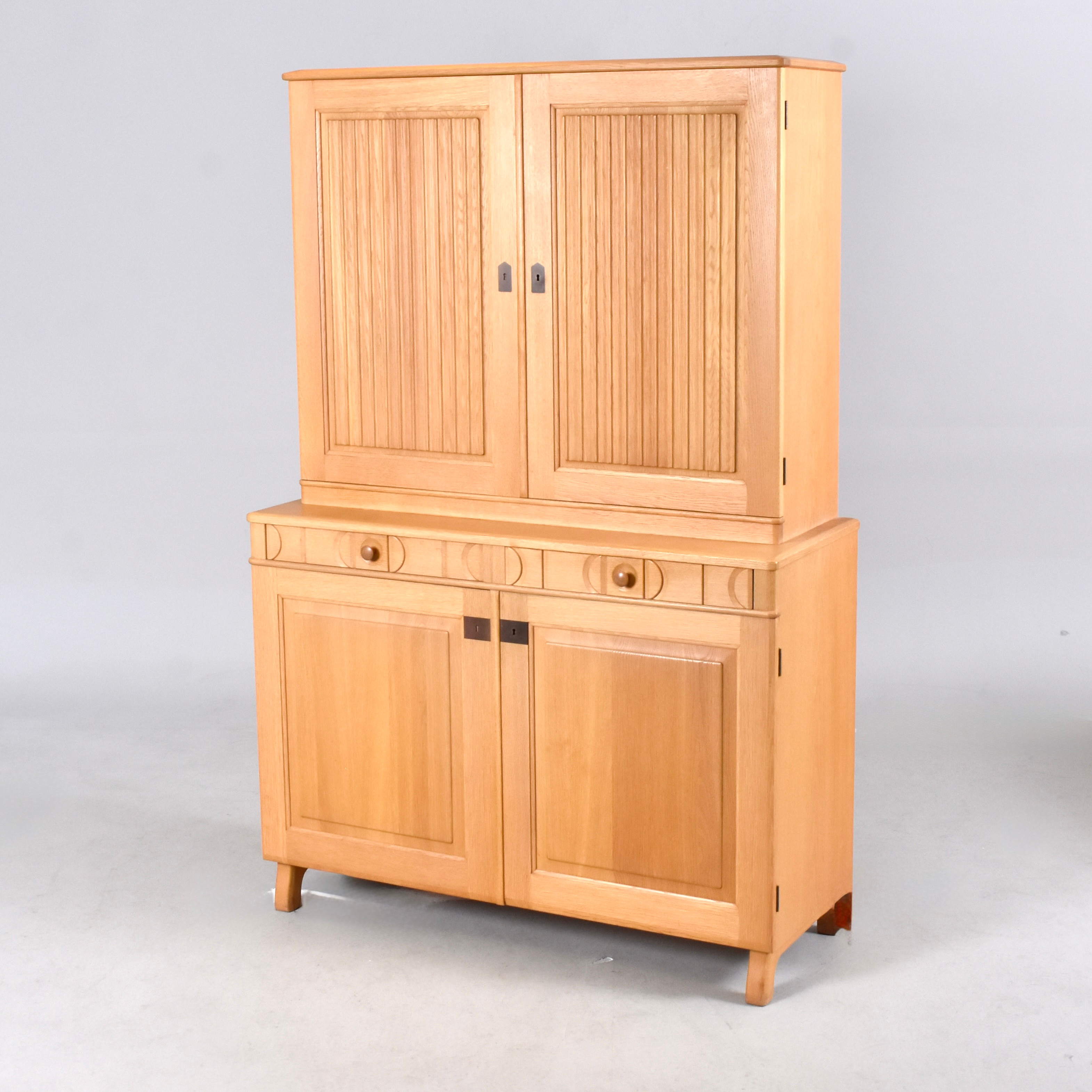 CARL MALMSTEN. Skåp, "Calmare nyckel", ek, 1900-talets andra hälft.