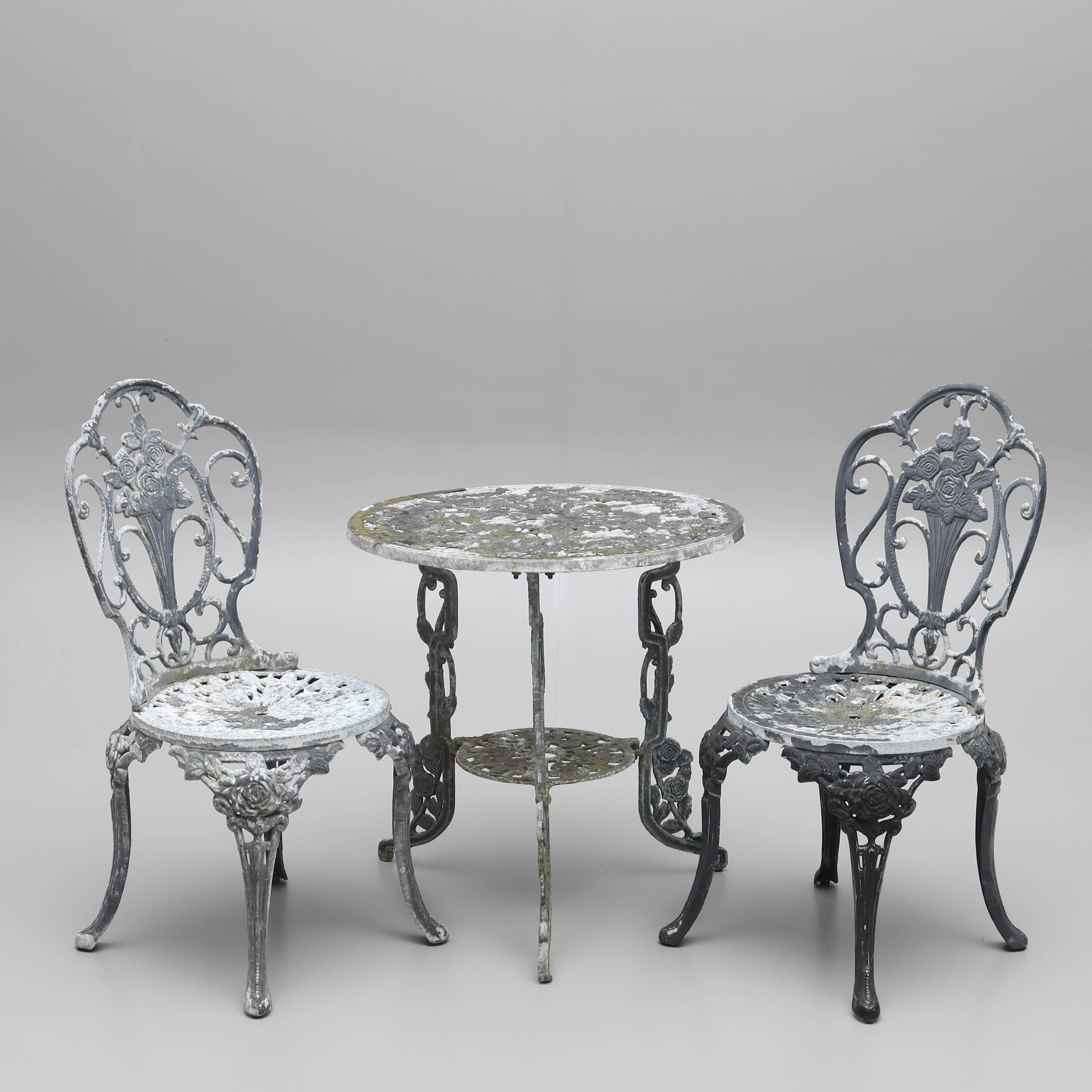 TRÄDGÅRDSGRUPP, 3 delar, gjuten metall, 1900-tal.