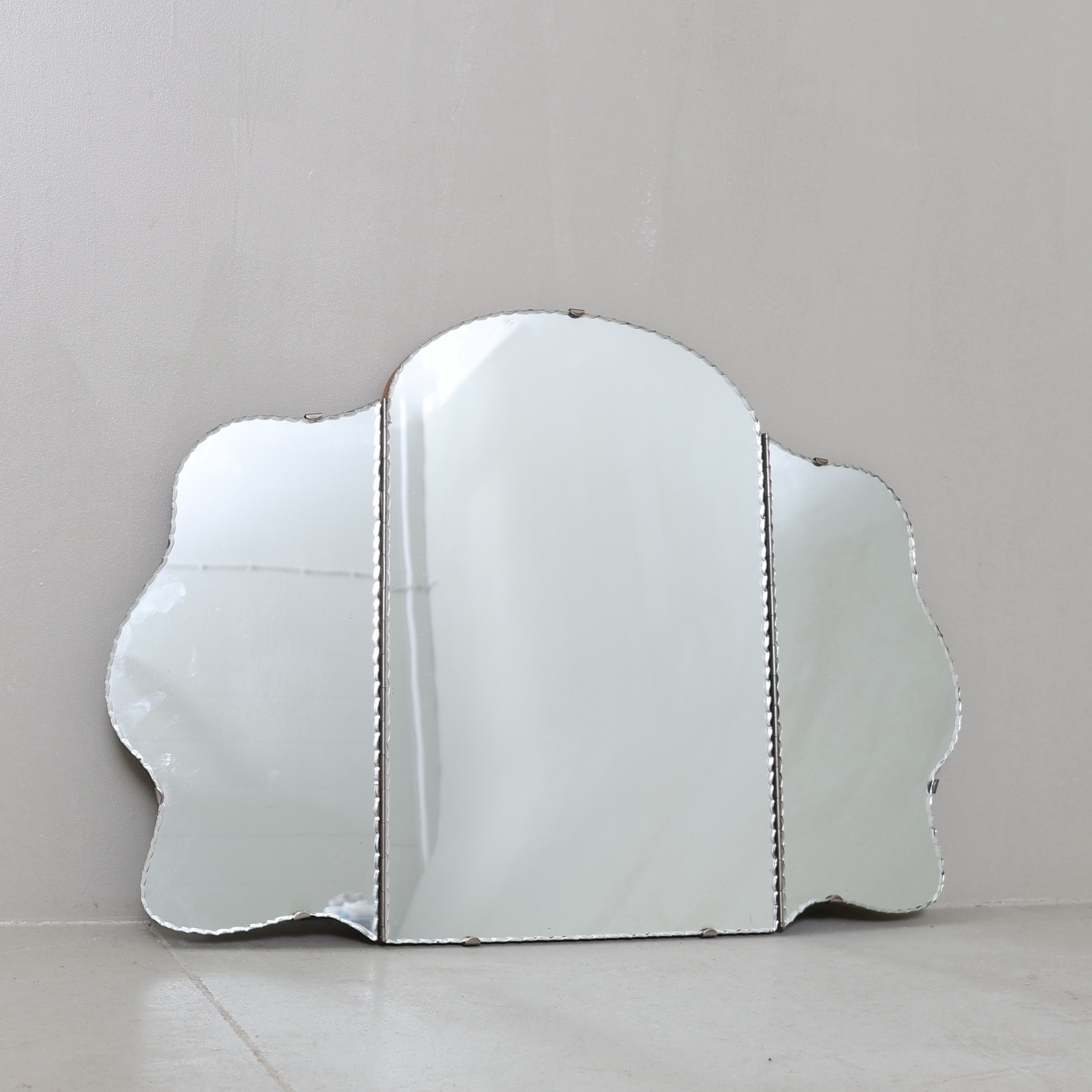 SPEGEL, tredelad, 1900-talets mitt.