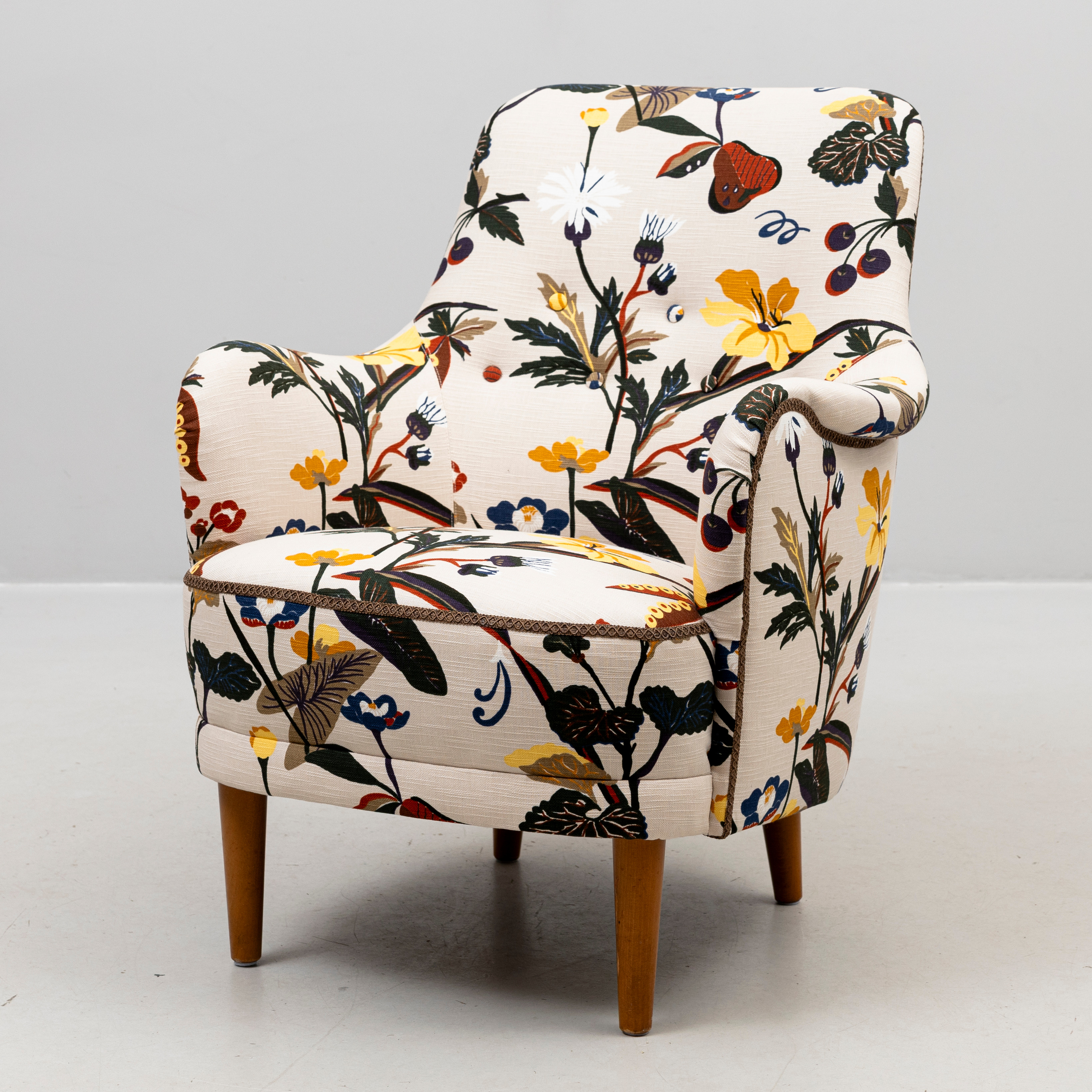 CARL MALMSTEN. Fåtölj, "Samsas", brickmärkt O.H. Sjögren, 1900-talets andra hälft.